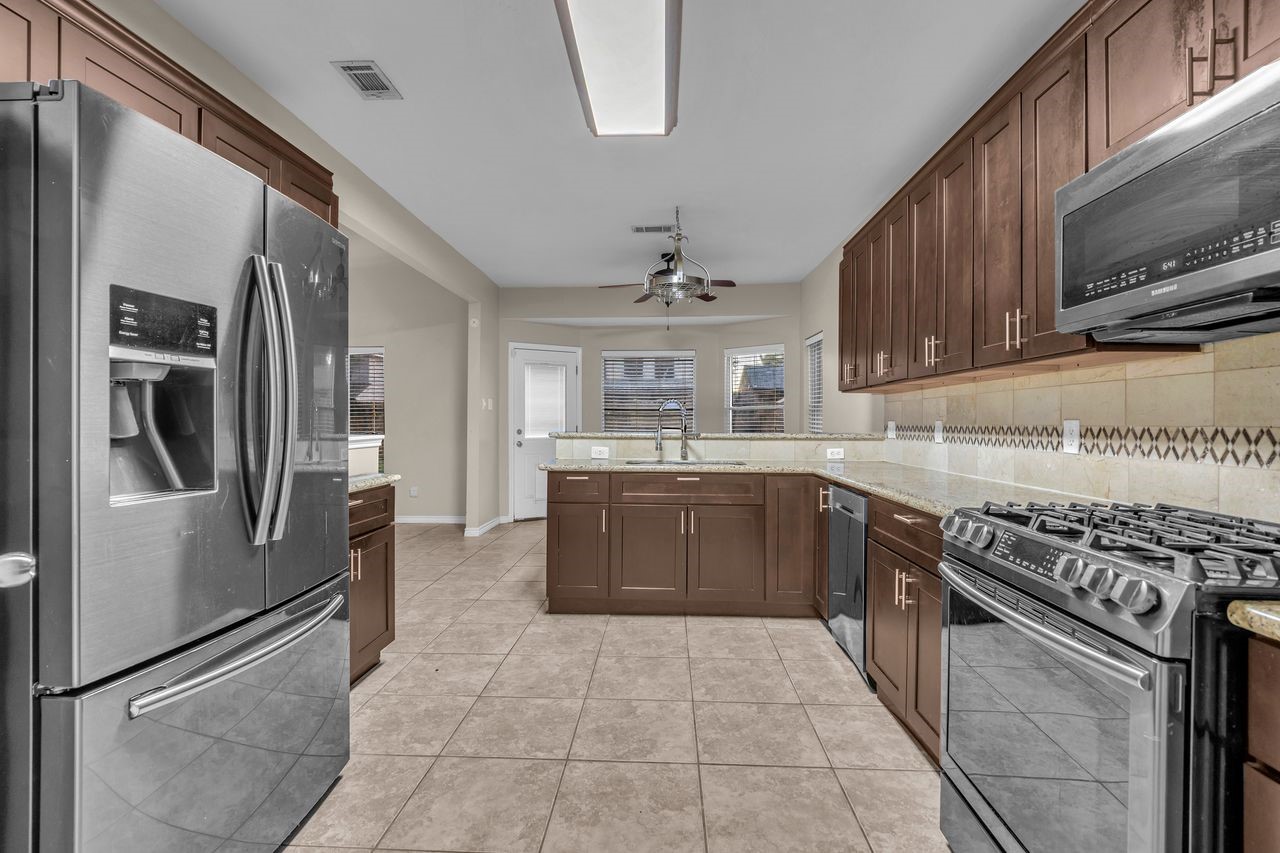 23915 Spring Oak Drive Property Photo 4