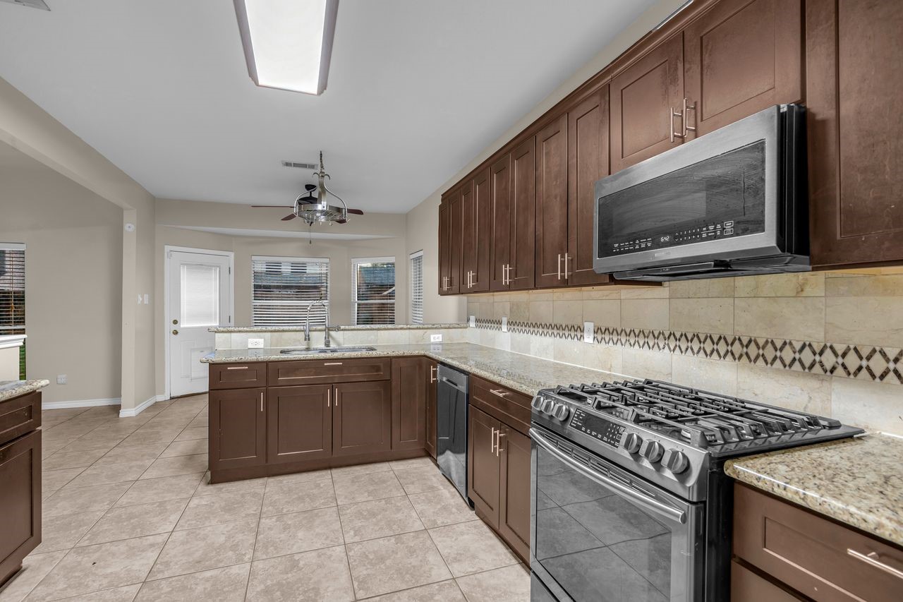 23915 Spring Oak Drive Property Photo 5