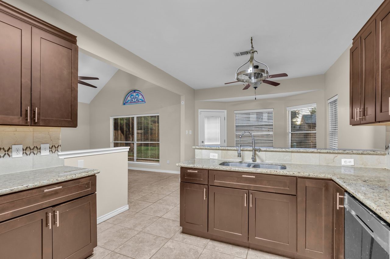 23915 Spring Oak Drive Property Photo 6