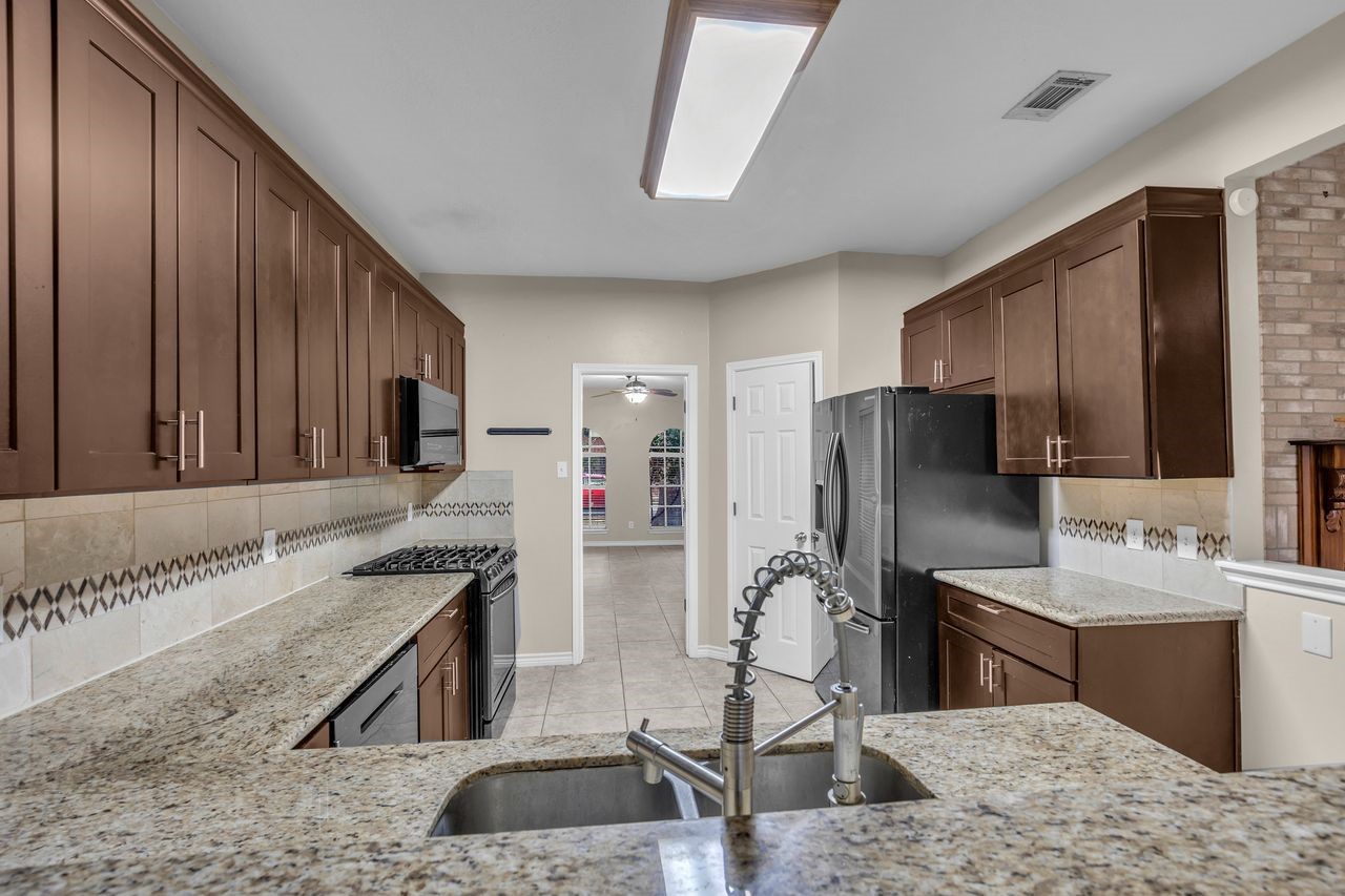 23915 Spring Oak Drive Property Photo 8