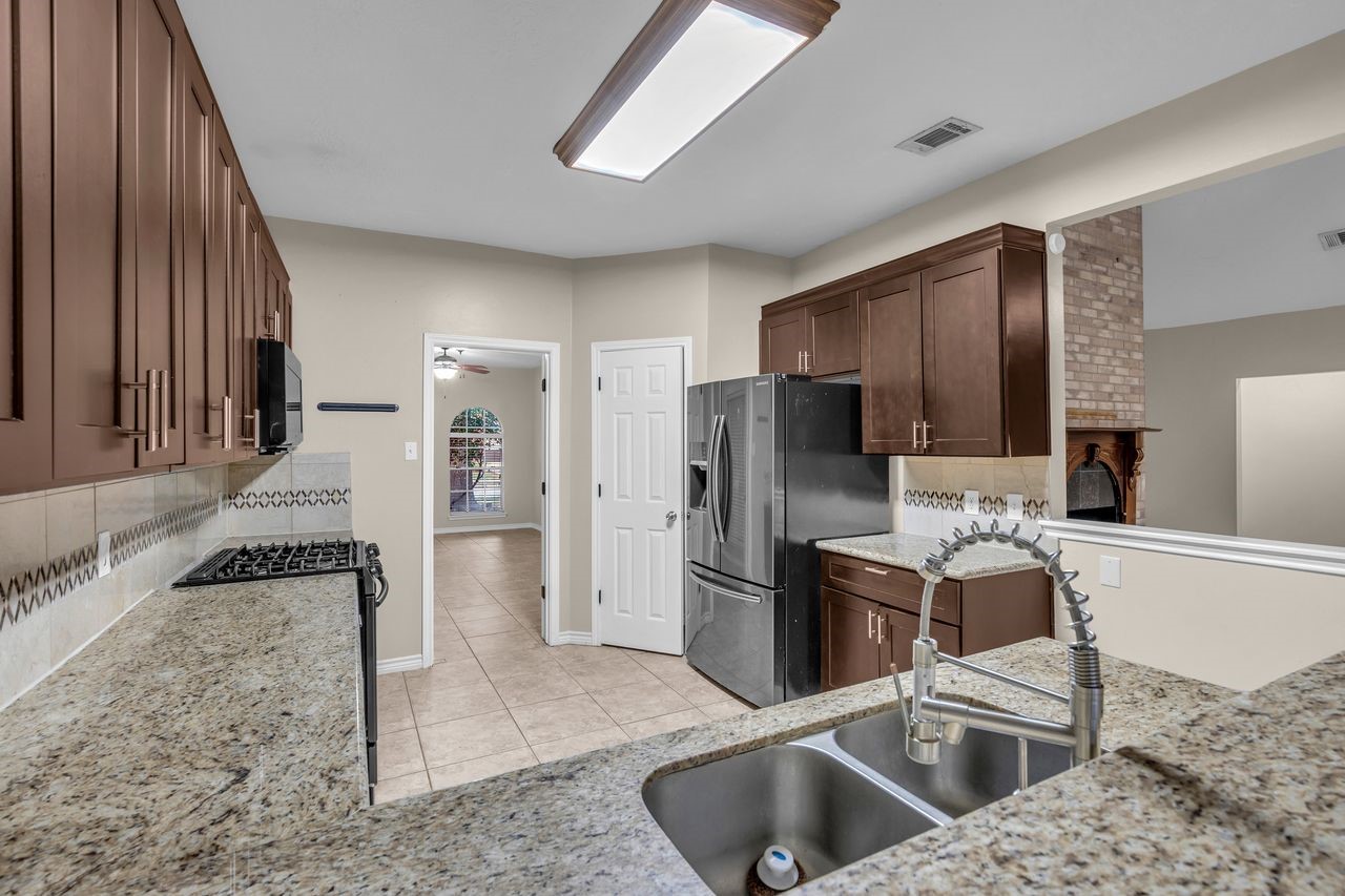 23915 Spring Oak Drive Property Photo 9