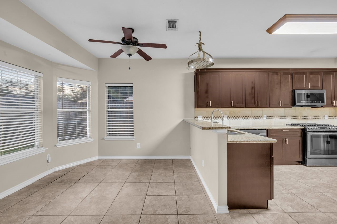 23915 Spring Oak Drive Property Photo 10