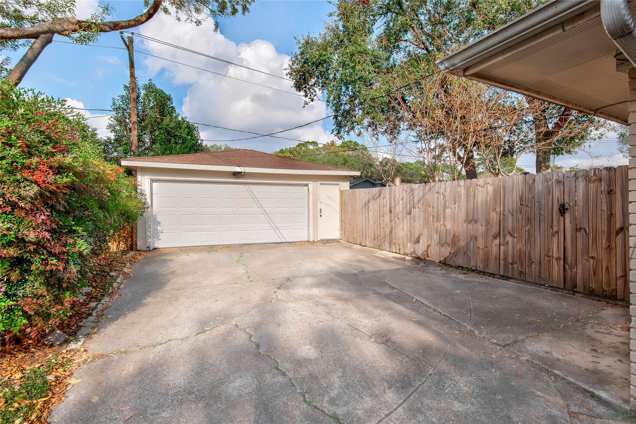 6214 Rutherglenn Drive Property Photo 23