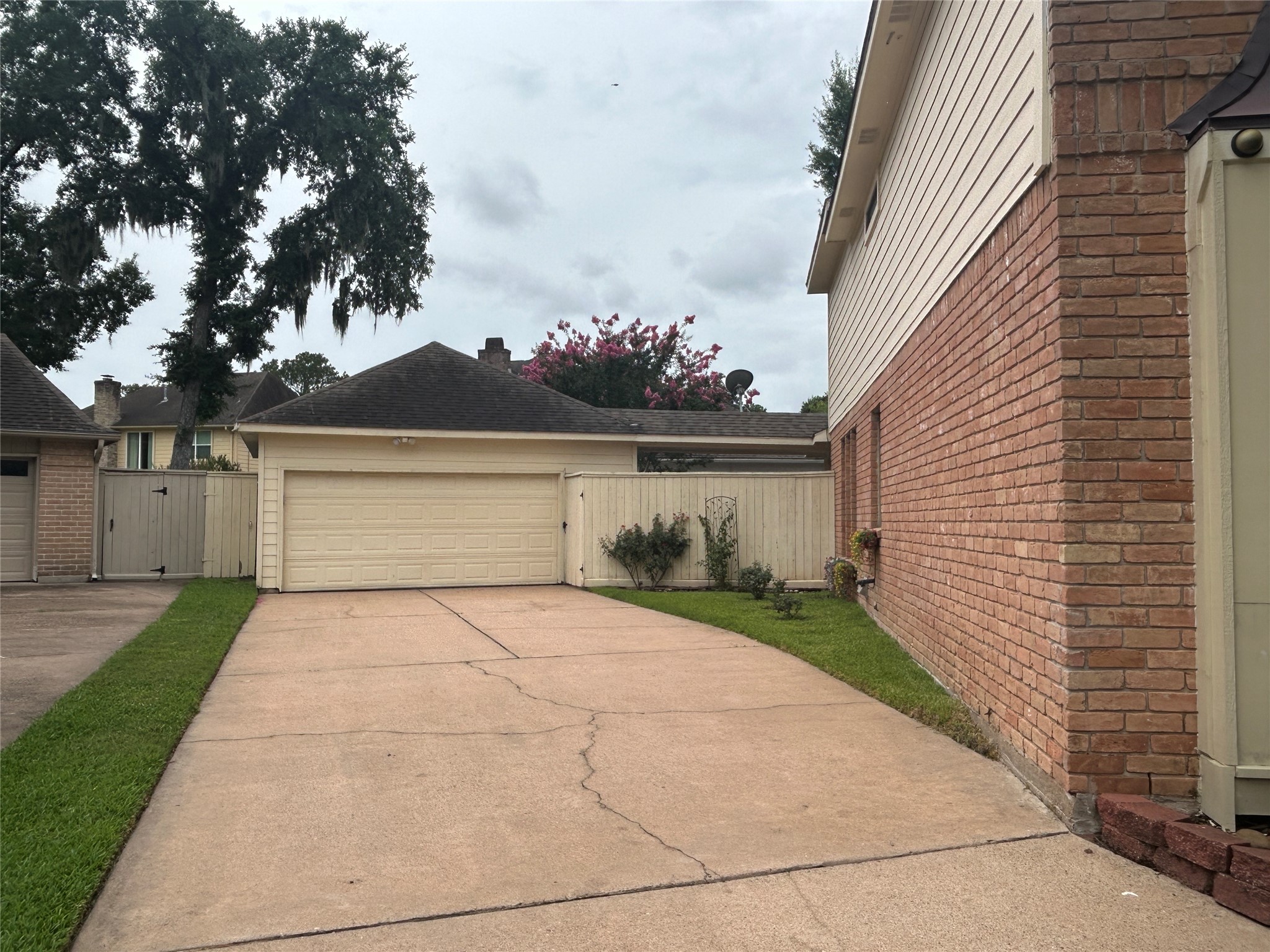 755 Last Arrow Drive Property Photo 6