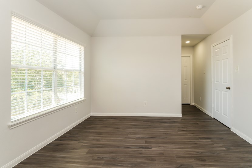 5571 Latta Plantation Drive Property Photo 8