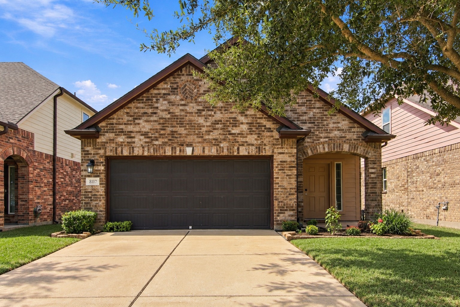 8117 E Pine Creek Bend Property Photo 1