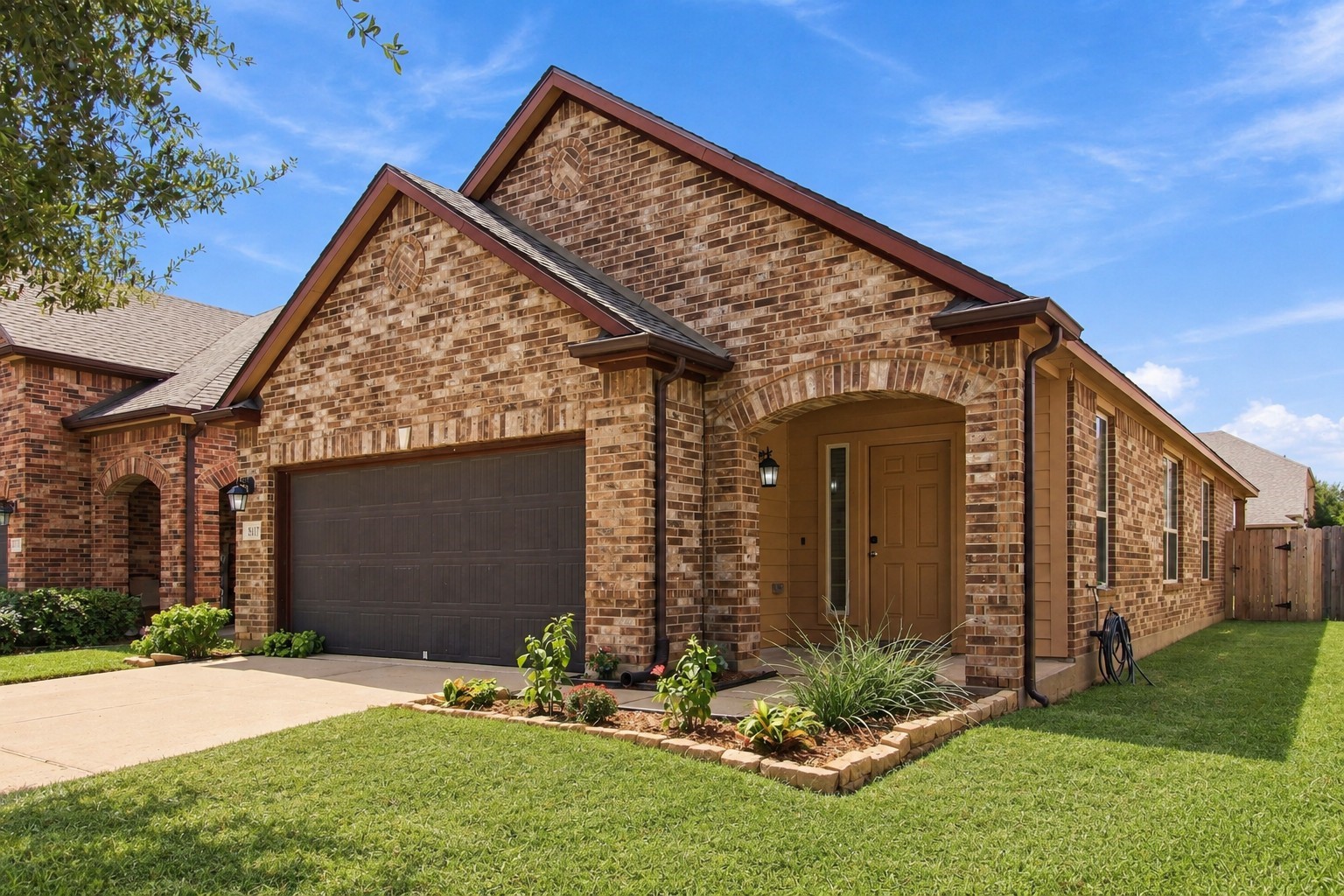 8117 E Pine Creek Bend Property Photo 2