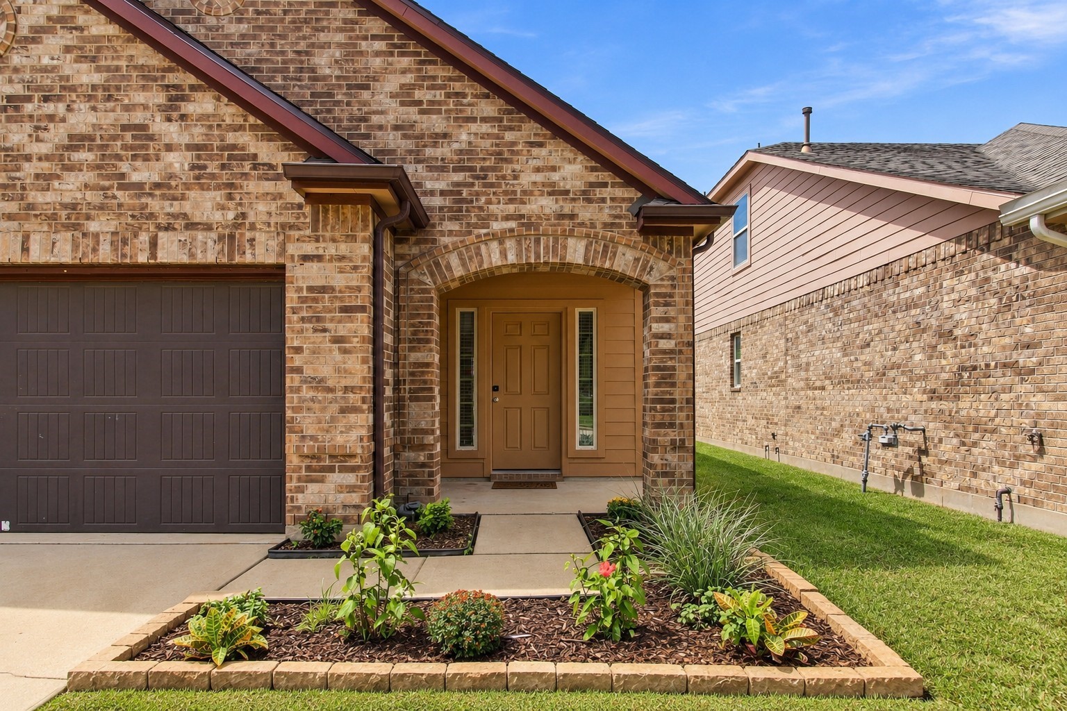 8117 E Pine Creek Bend Property Photo 3