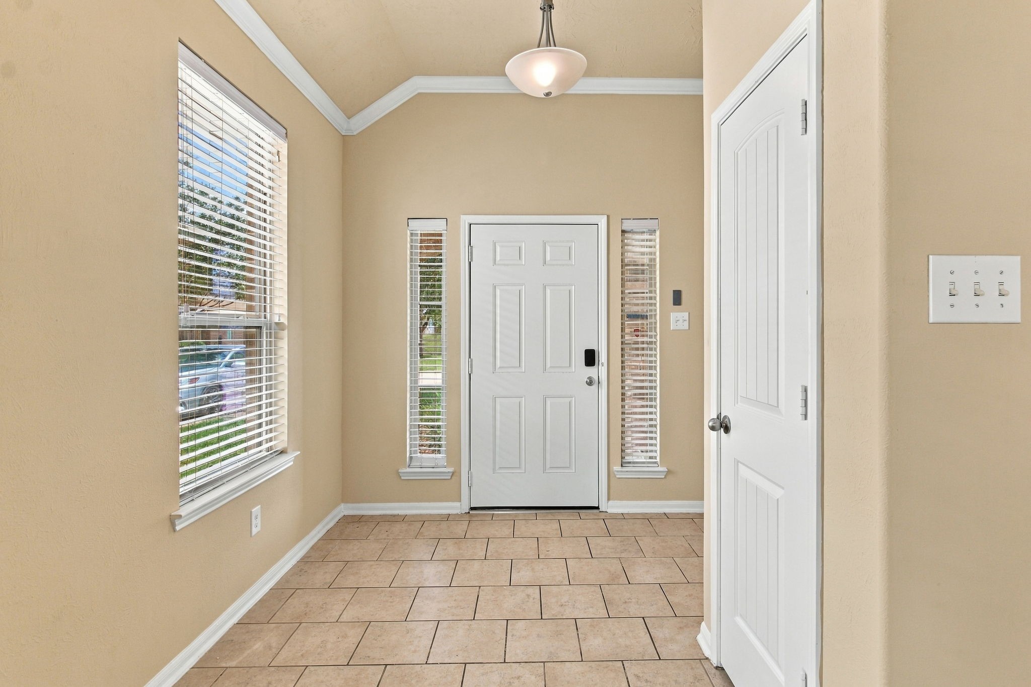 8117 E Pine Creek Bend Property Photo 4