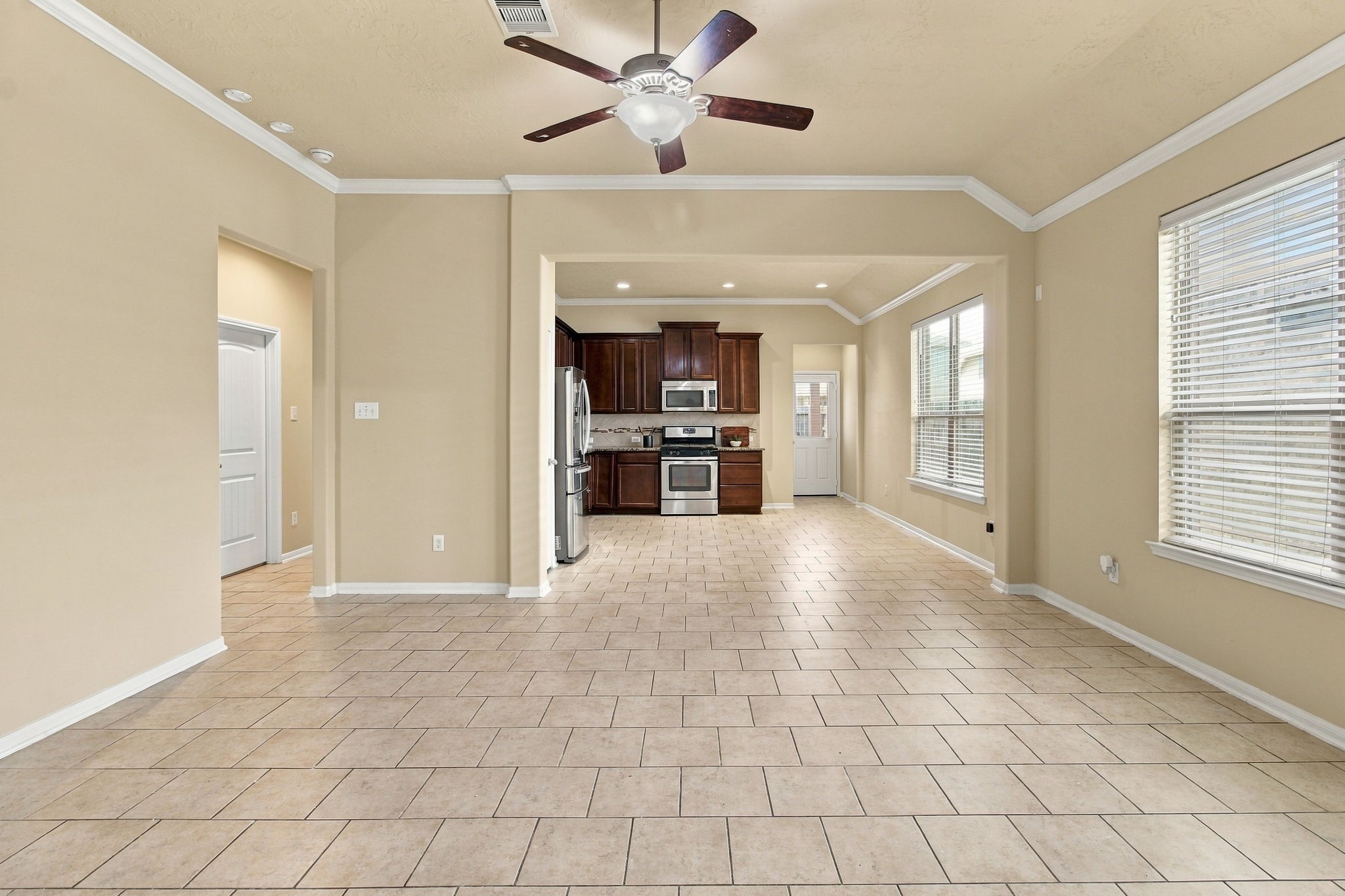 8117 E Pine Creek Bend Property Photo 5