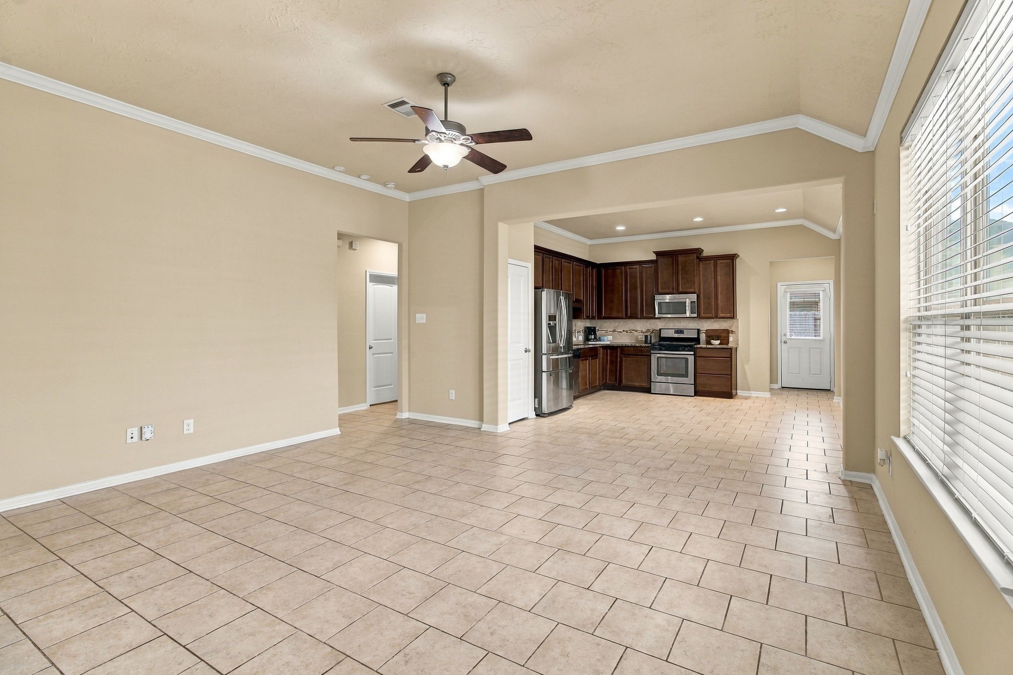 8117 E Pine Creek Bend Property Photo 6