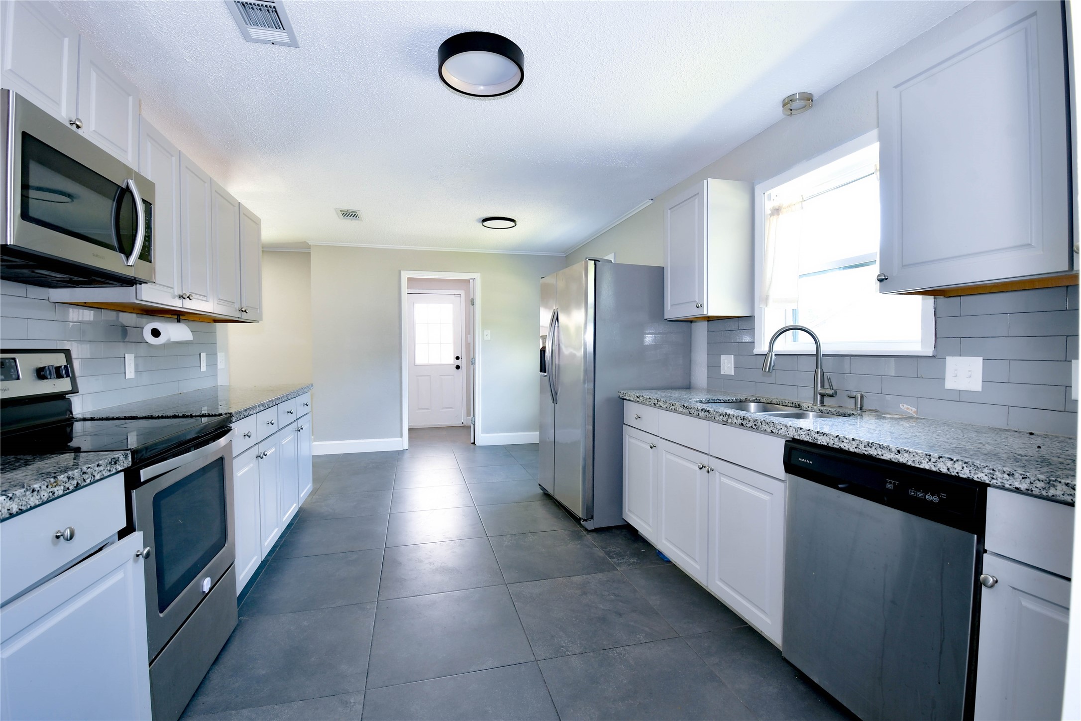 1126 Robert Street Property Photo 5