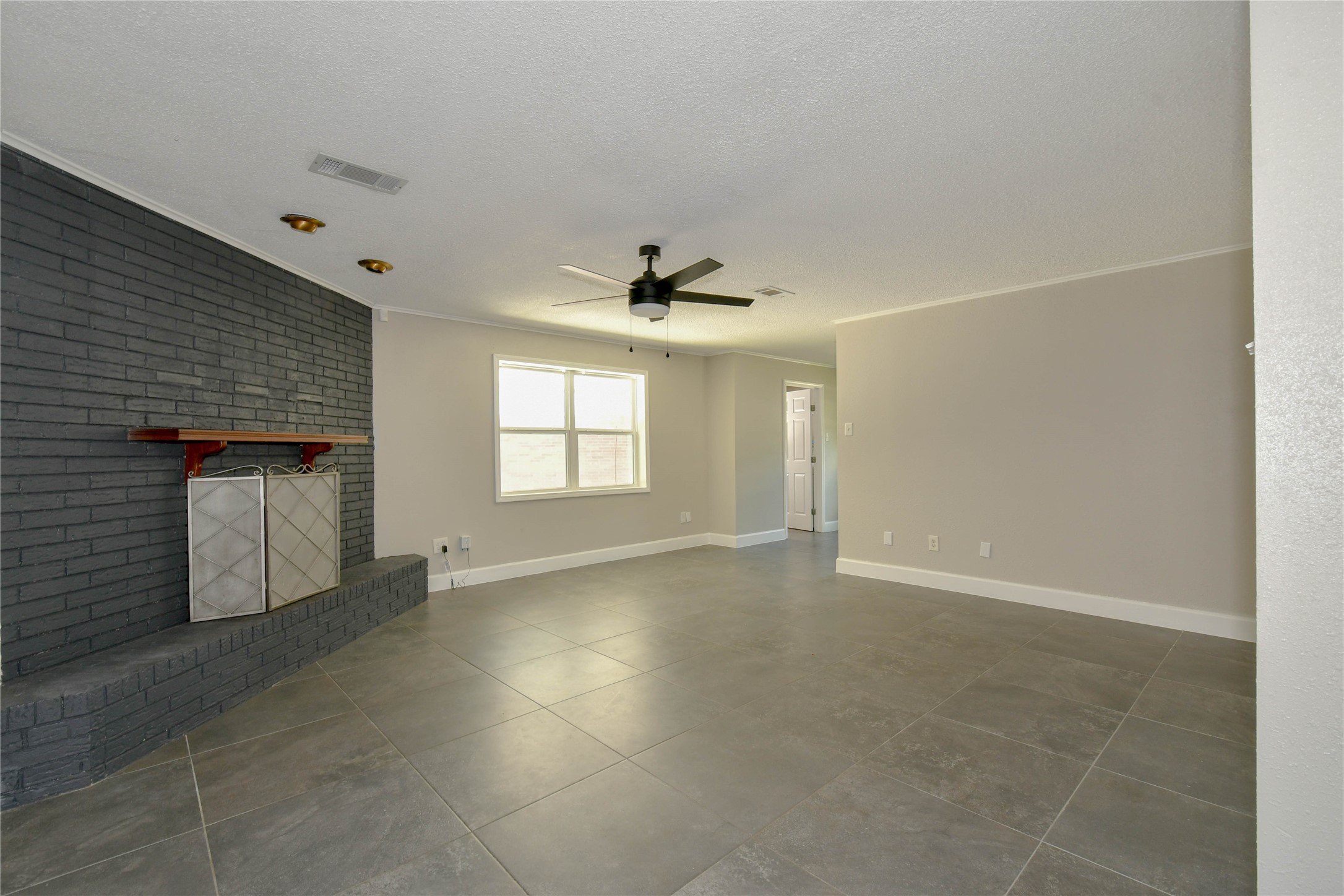 1126 Robert Street Property Photo 7