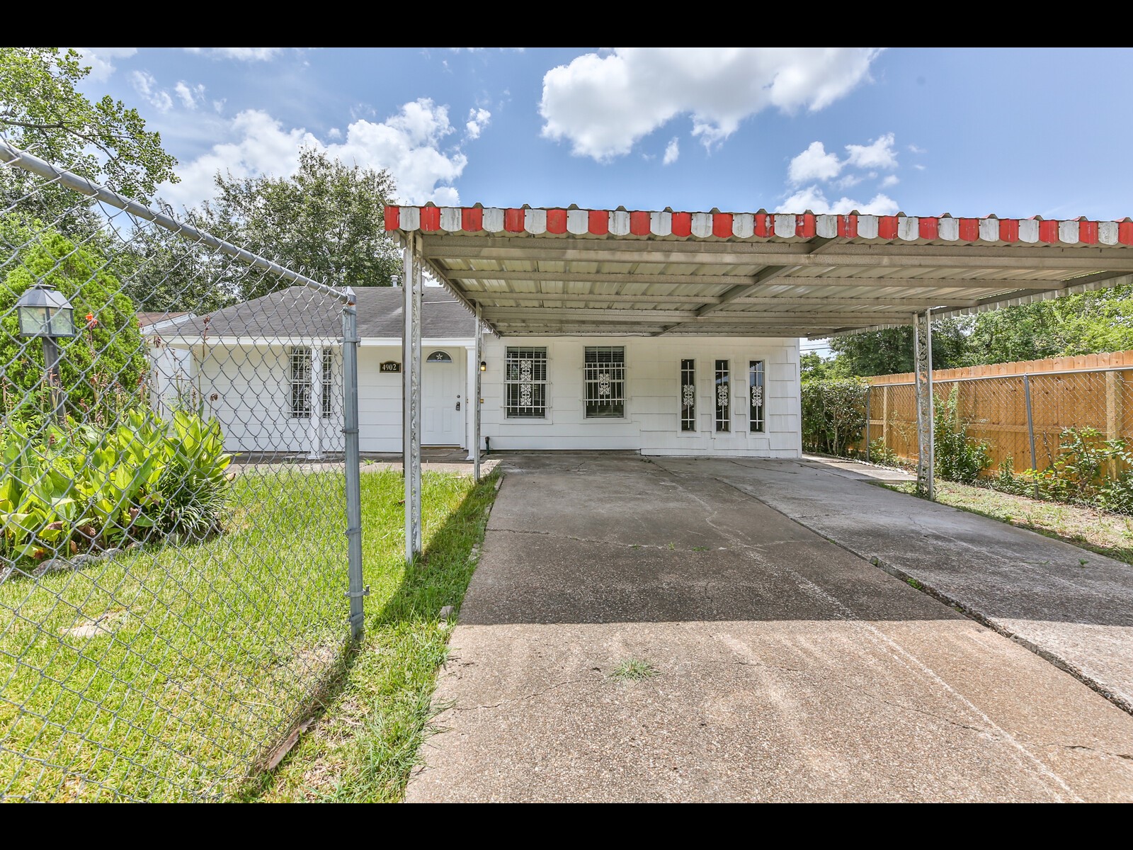 4902 Pershing Street Property Photo