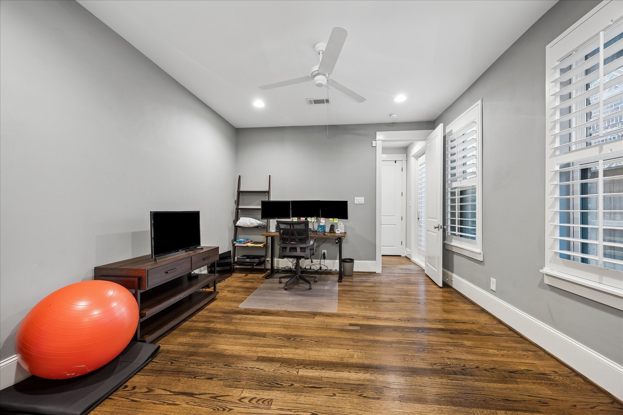 2915 Hicks Street Property Photo 4