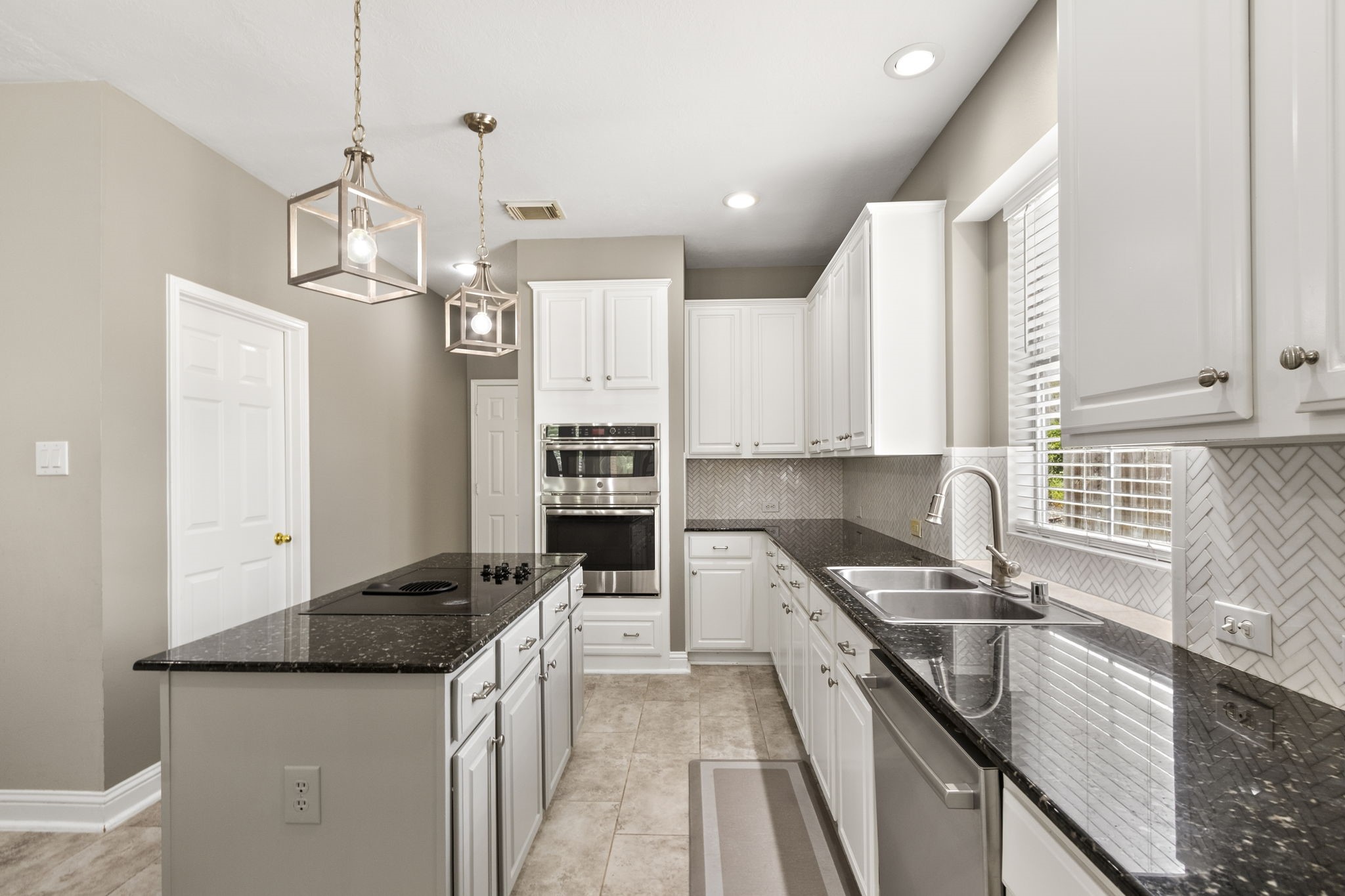 13614 Cardinal Cove Court Property Photo 15