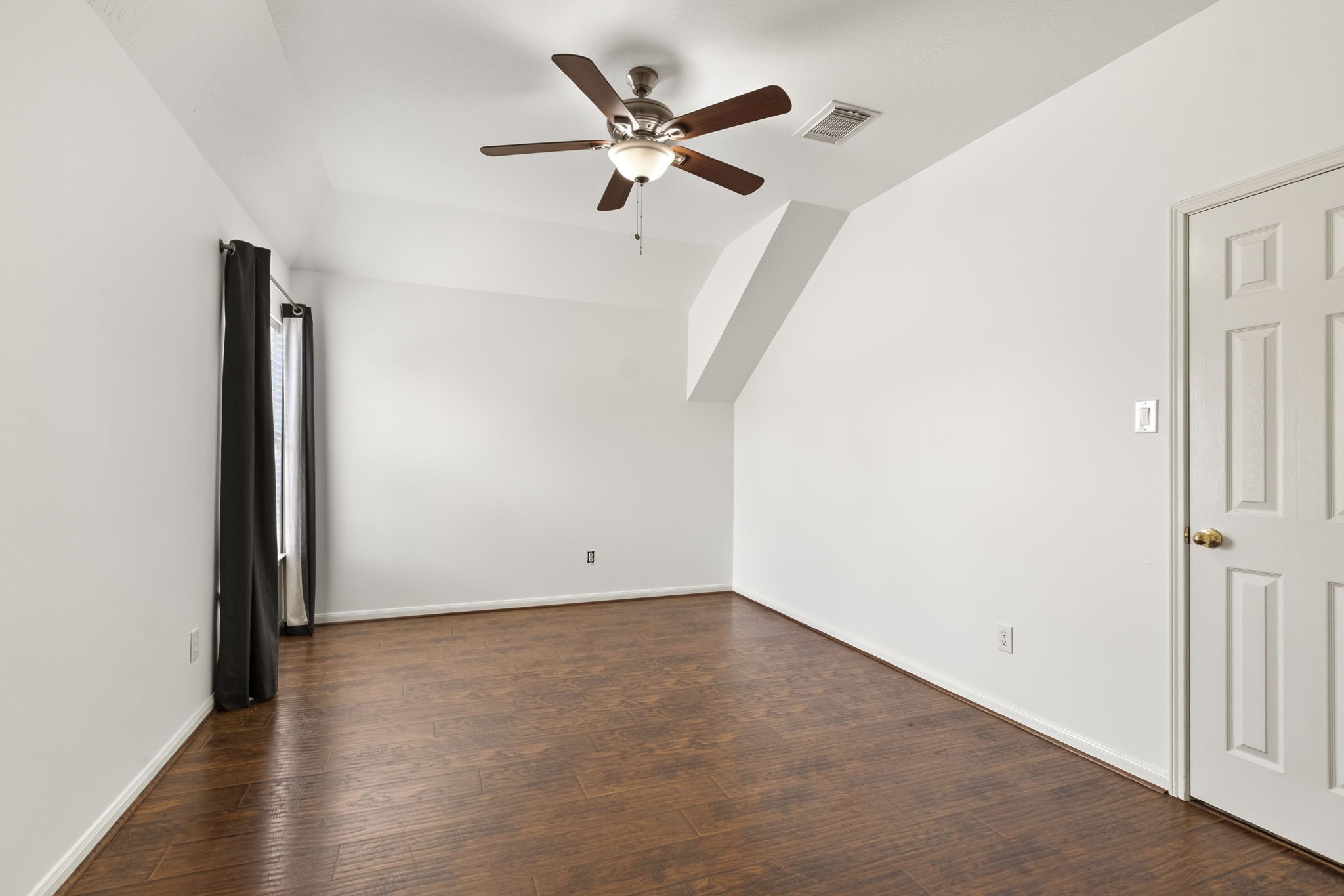 13614 Cardinal Cove Court Property Photo 29