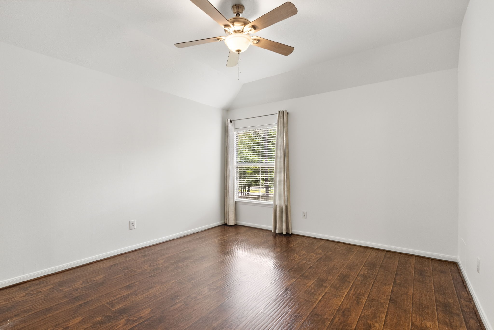 13614 Cardinal Cove Court Property Photo 32