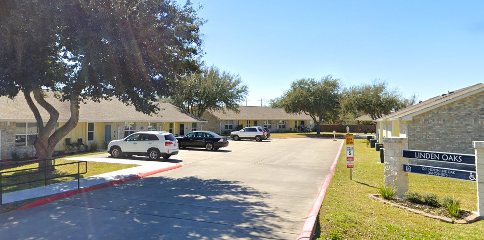 1201 N Live Oak Property Photo 2