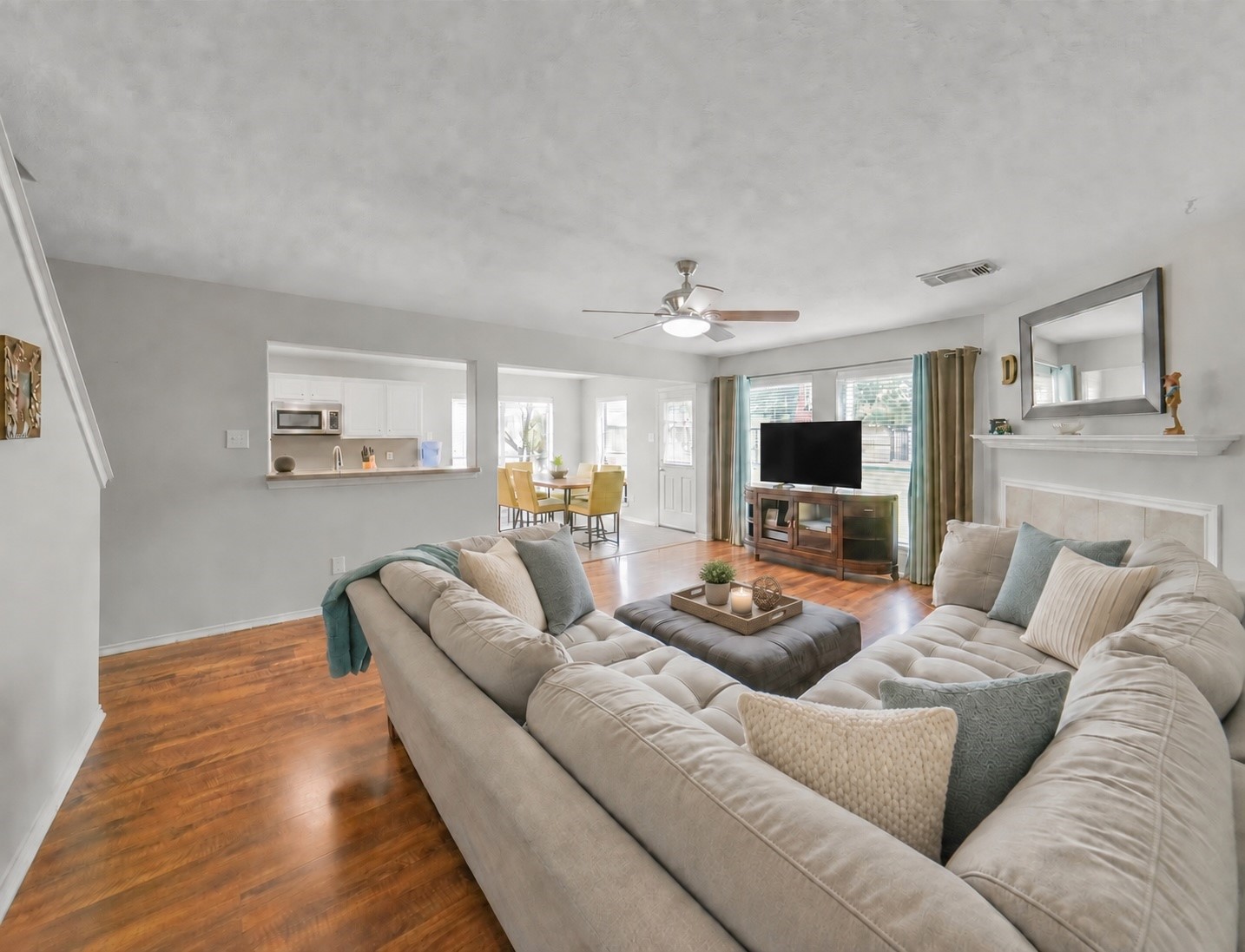 3238 Banksfield Court Property Photo 4