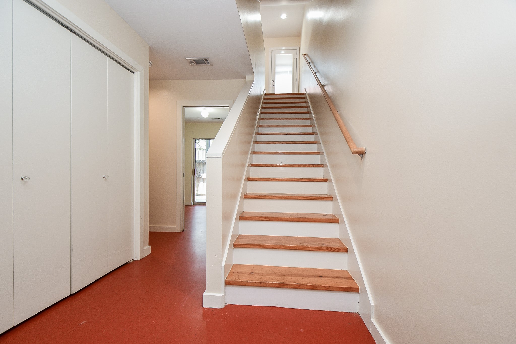 824 Robin Street Property Photo 3