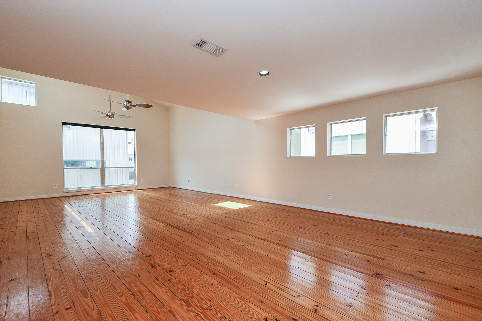 824 Robin Street Property Photo 4
