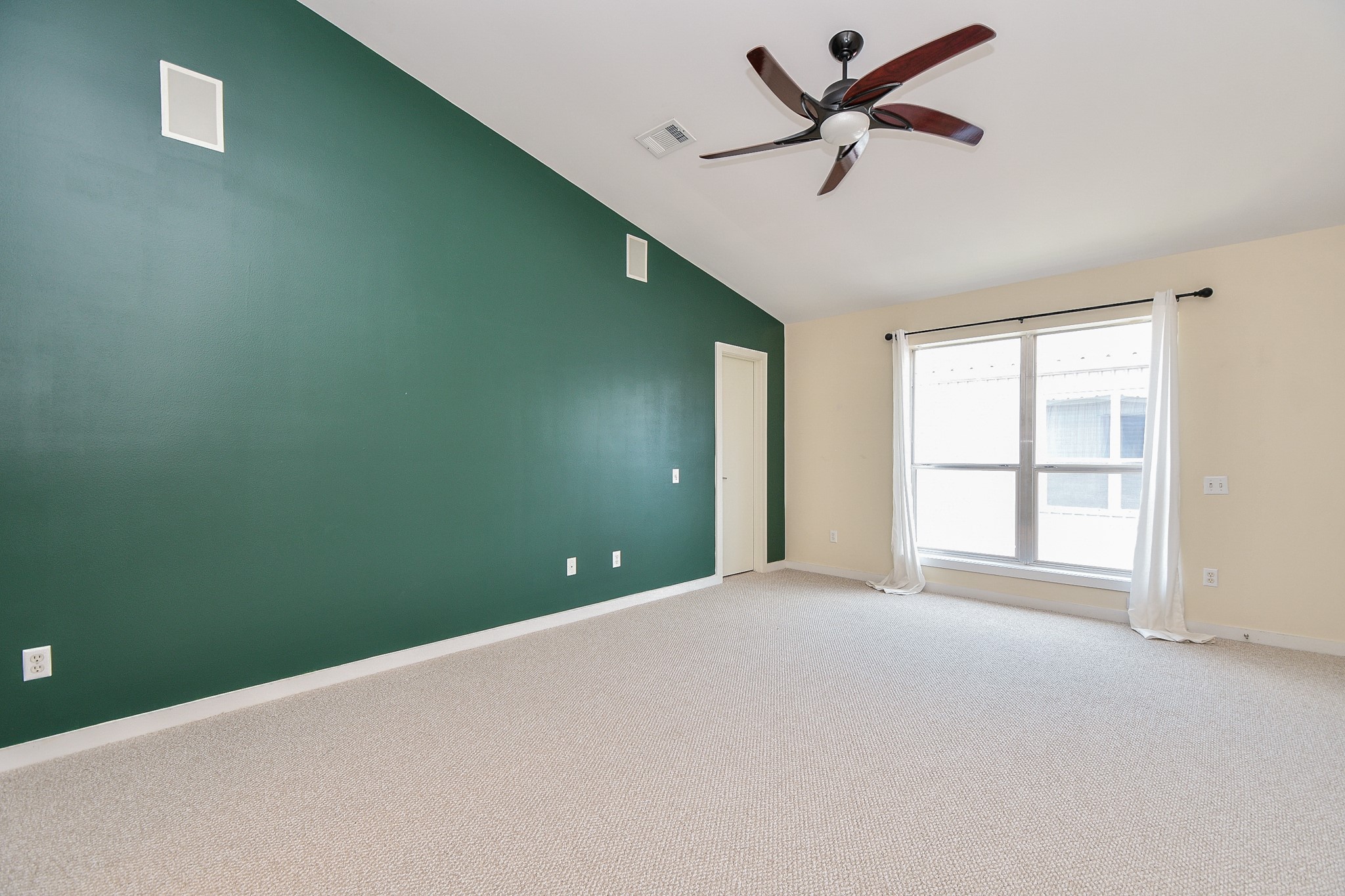 824 Robin Street Property Photo 15
