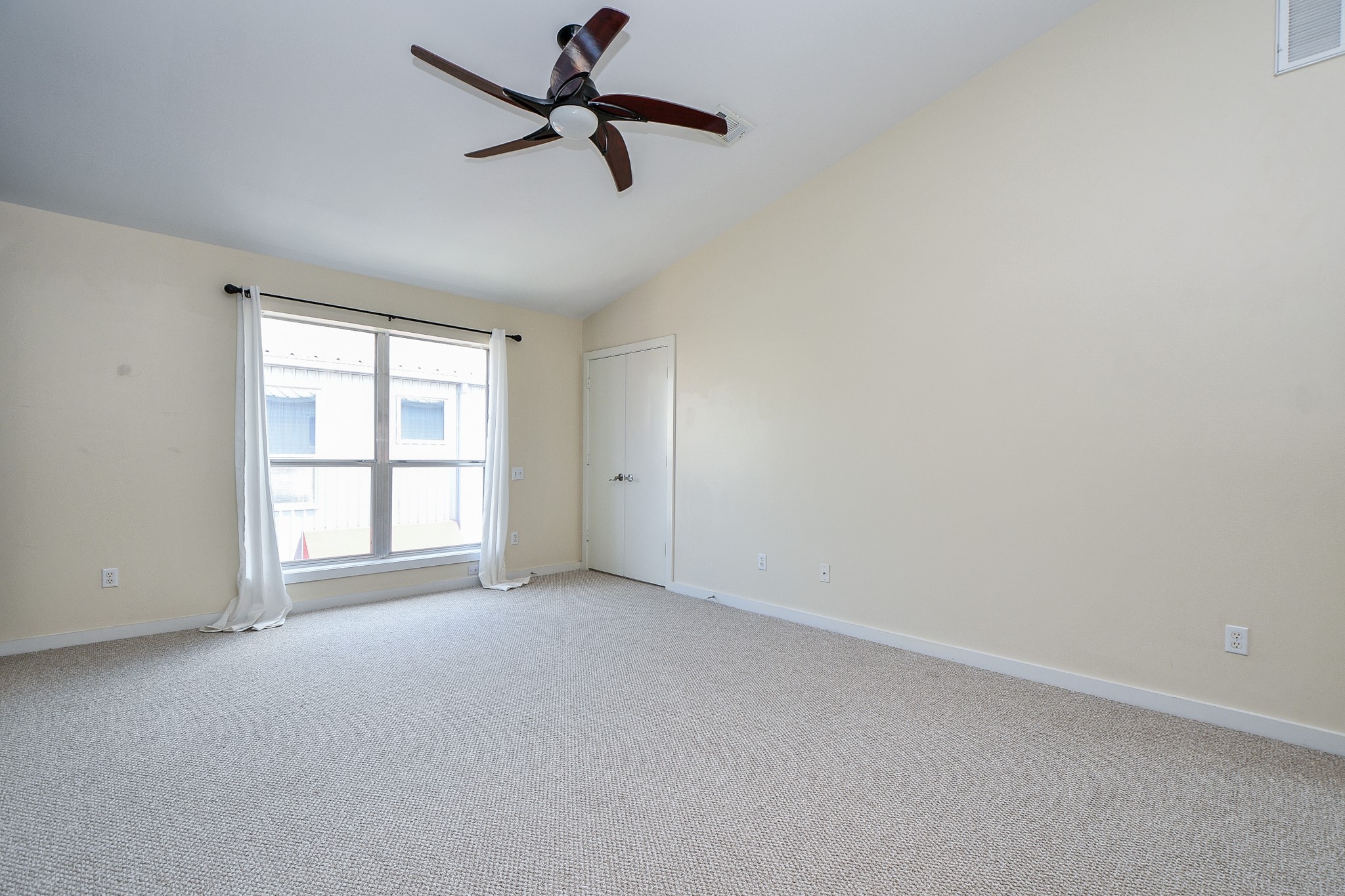 824 Robin Street Property Photo 16
