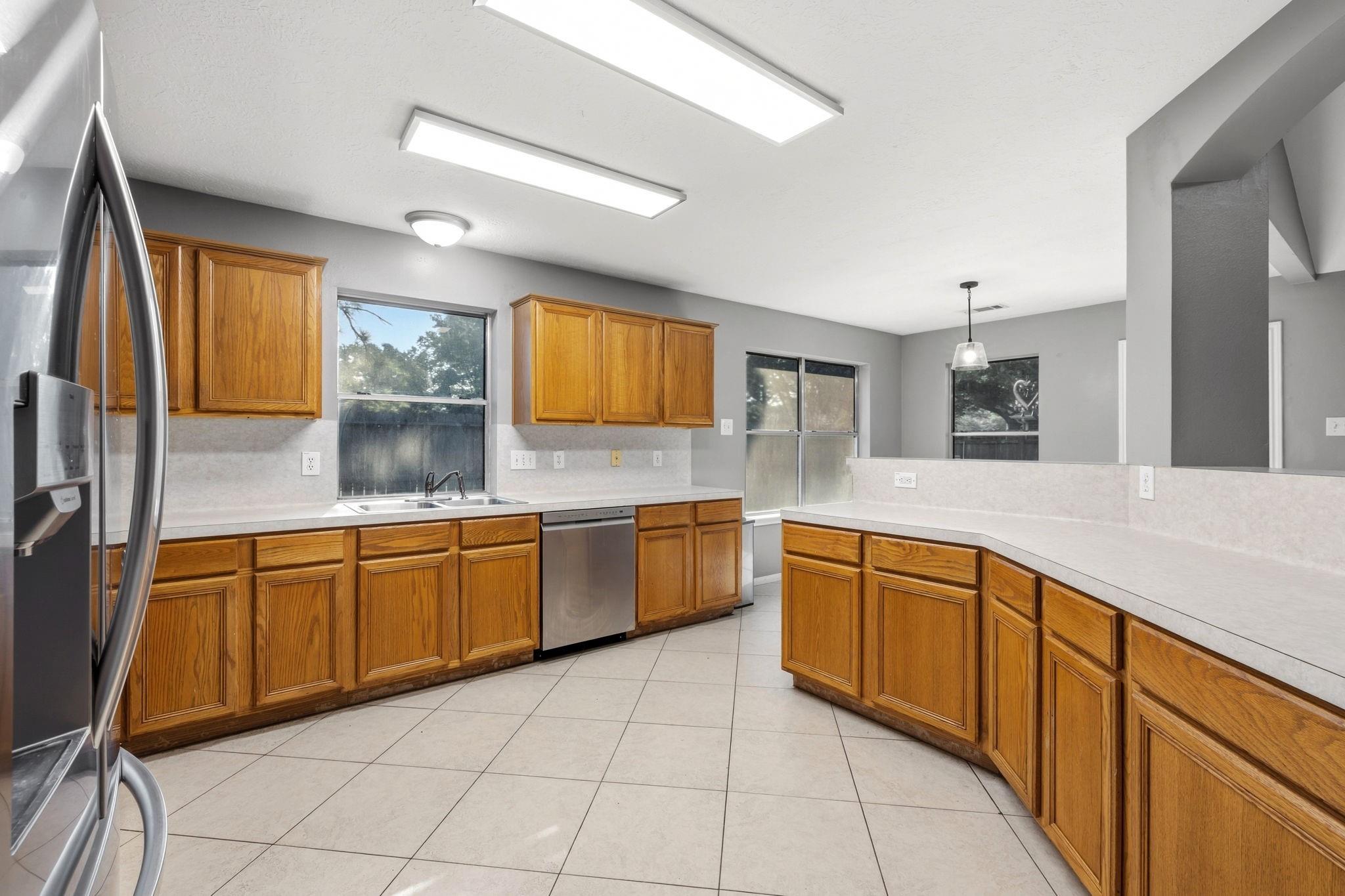18403 Maple Mill Drive Property Photo 4