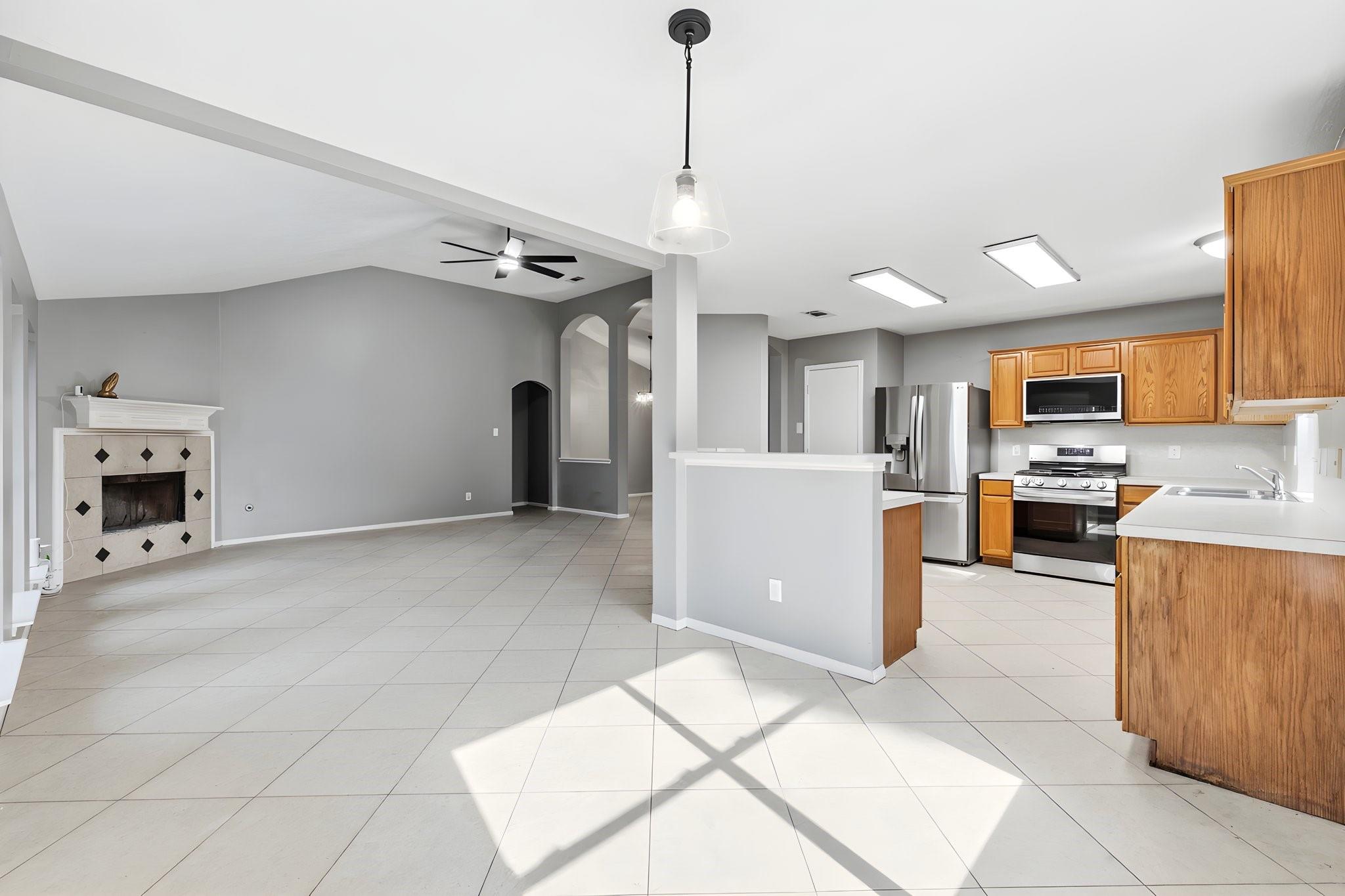 18403 Maple Mill Drive Property Photo 8
