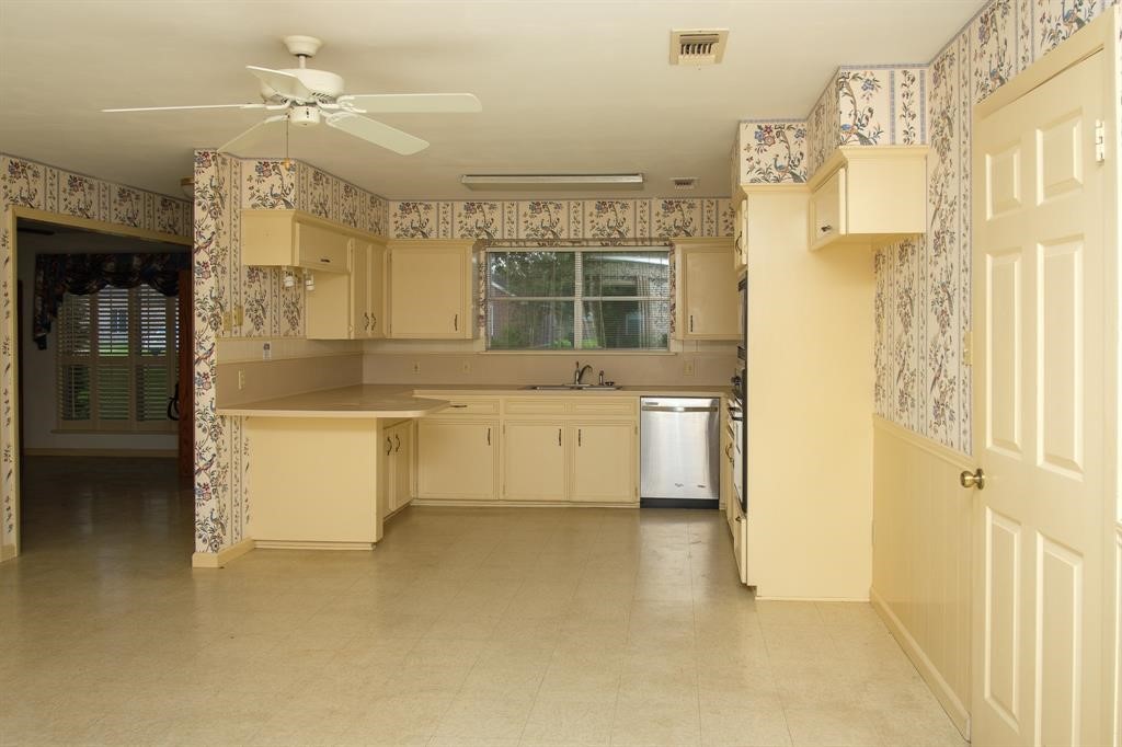 9231 Kostelnik Street Property Photo 17