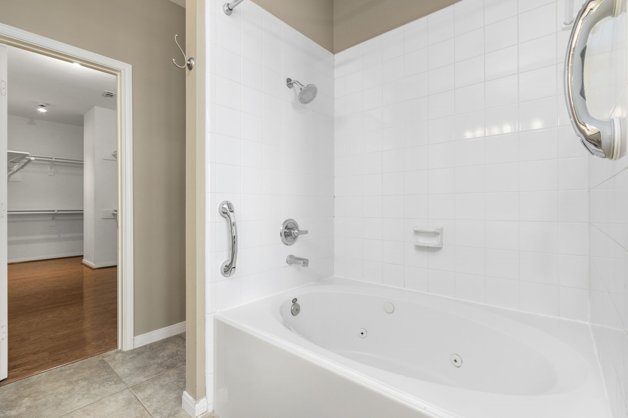707 W Heights Hollow Lane Property Photo 14