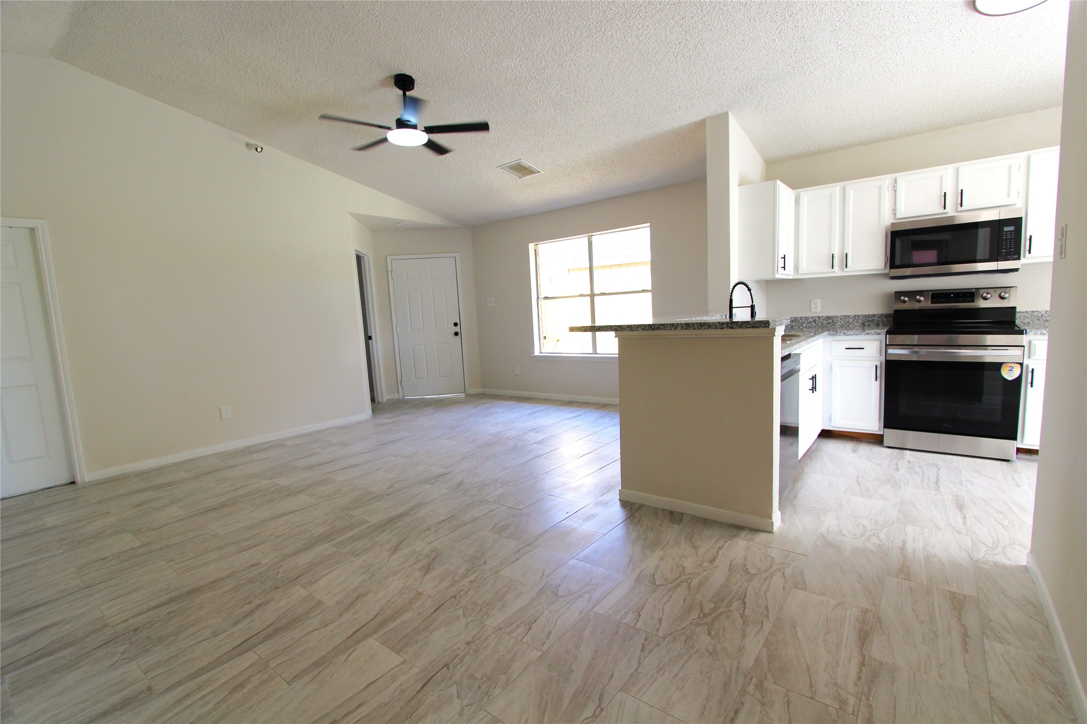 7713 Ellis Drive Property Photo 4