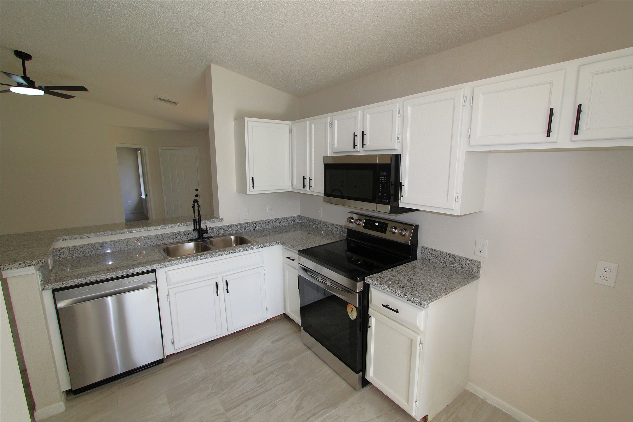 7713 Ellis Drive Property Photo 6