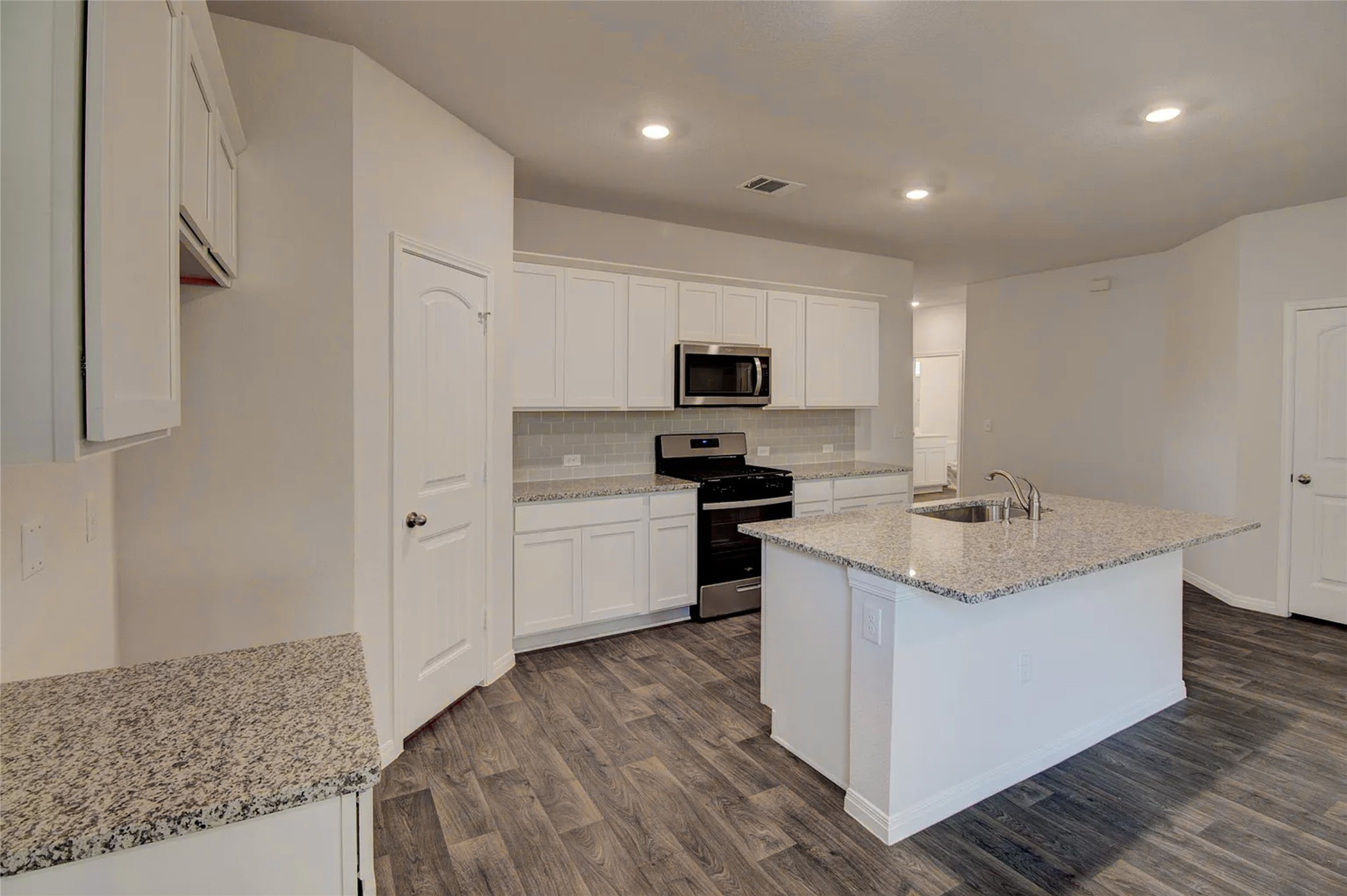 228 Sunniberg Loop Property Photo 3