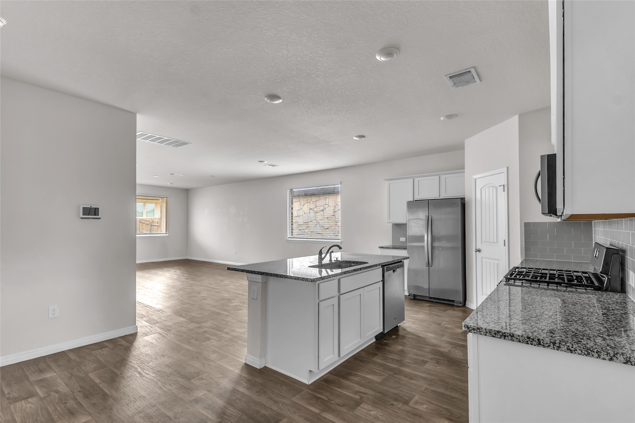 228 Sunniberg Loop Property Photo 3