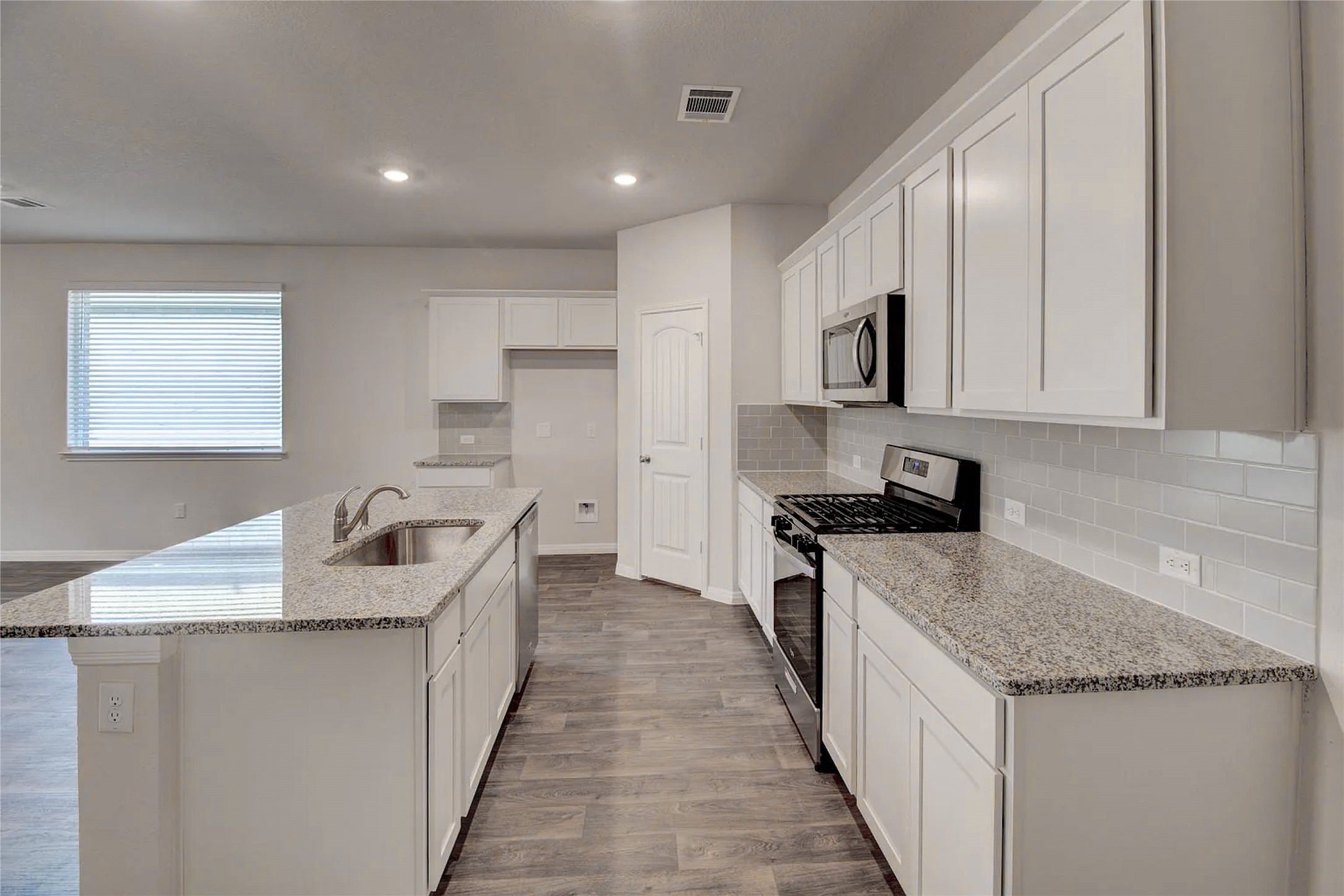 228 Sunniberg Loop Property Photo 4