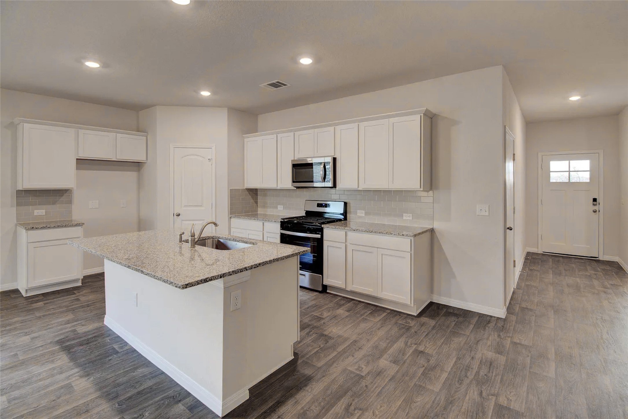 228 Sunniberg Loop Property Photo 6
