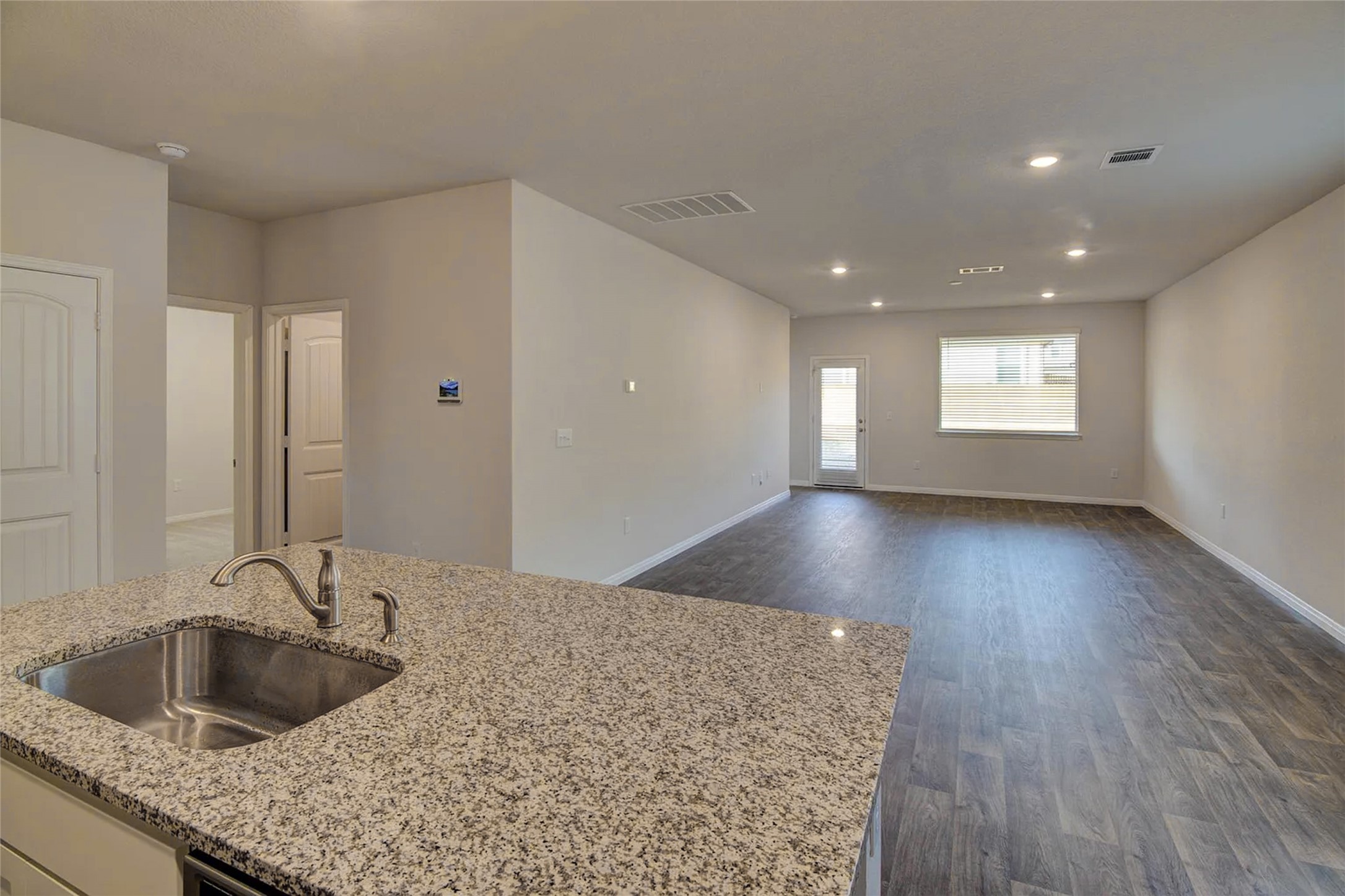 228 Sunniberg Loop Property Photo 7