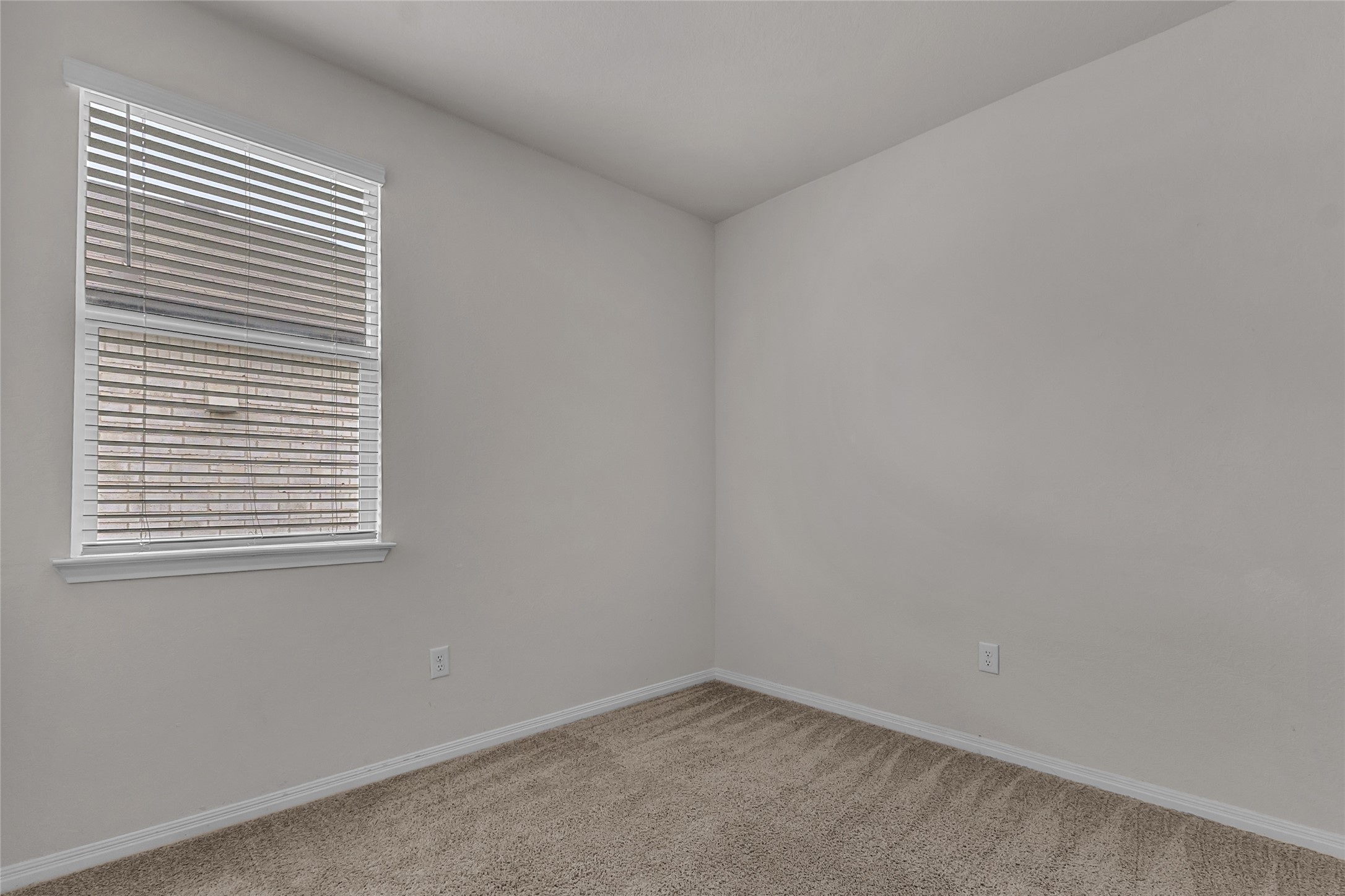 228 Sunniberg Loop Property Photo 14