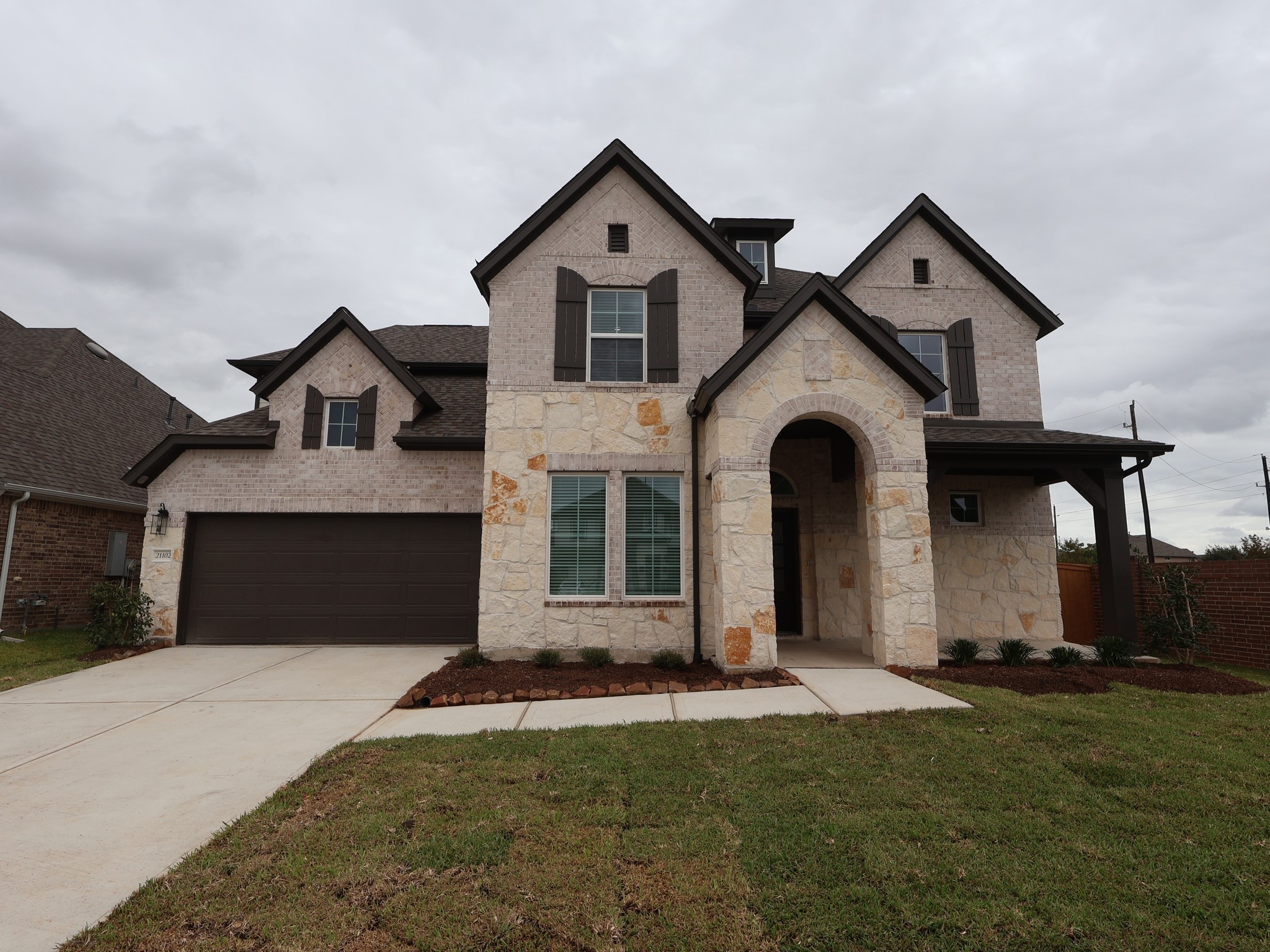 21102 Bella Coral Drive Property Photo 1