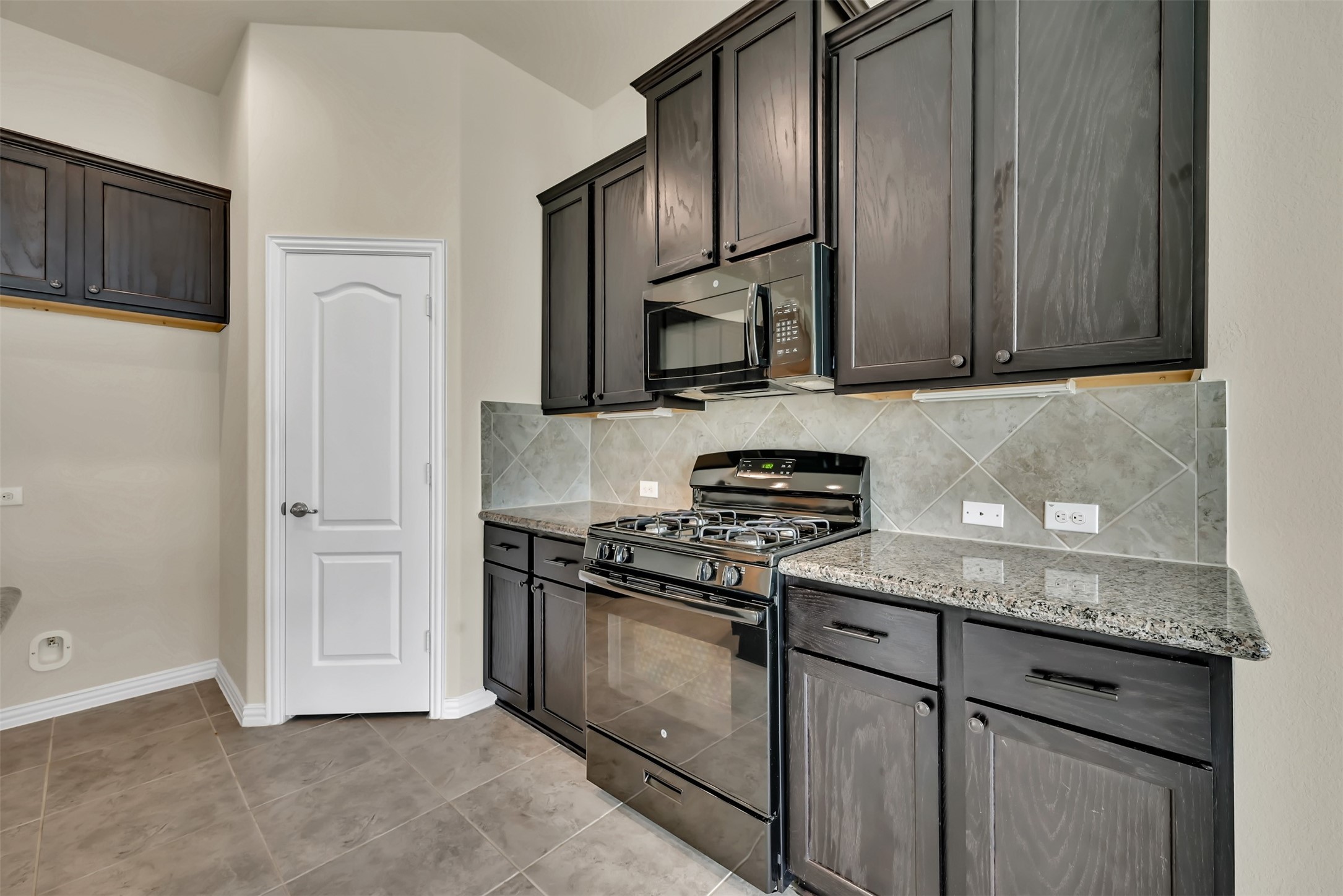21331 Somerset Shores Crossing Property Photo 9