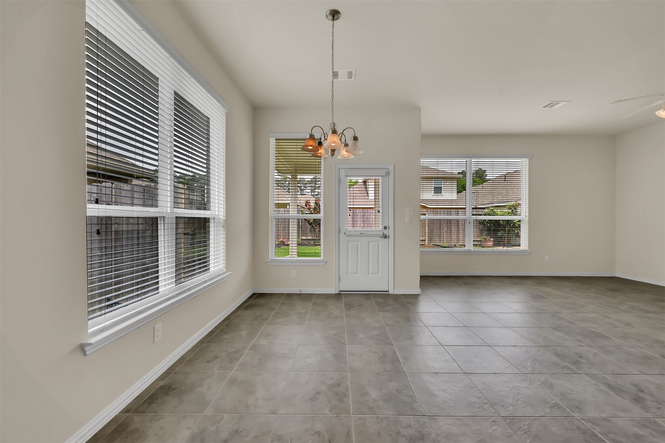 21331 Somerset Shores Crossing Property Photo 10