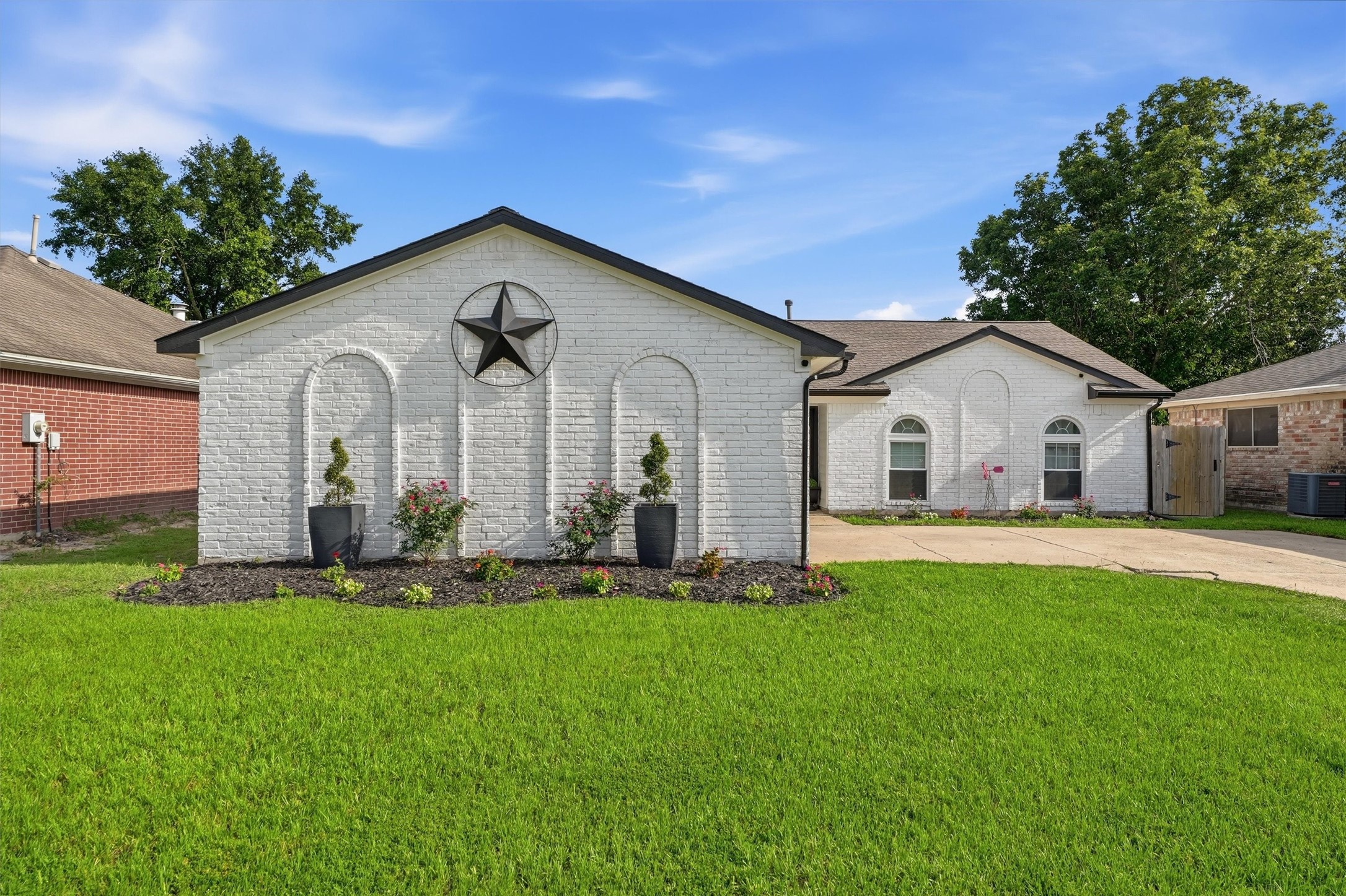 21031 Northern Colony Court Property Photo 3
