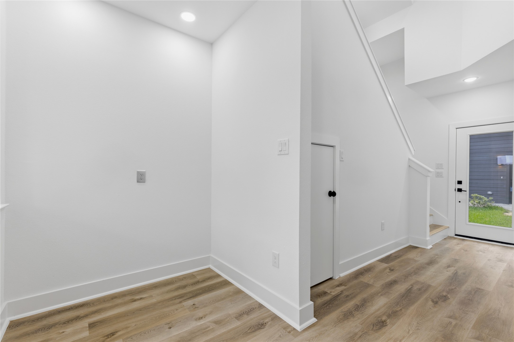 812 Elkhart Street C Property Photo 6