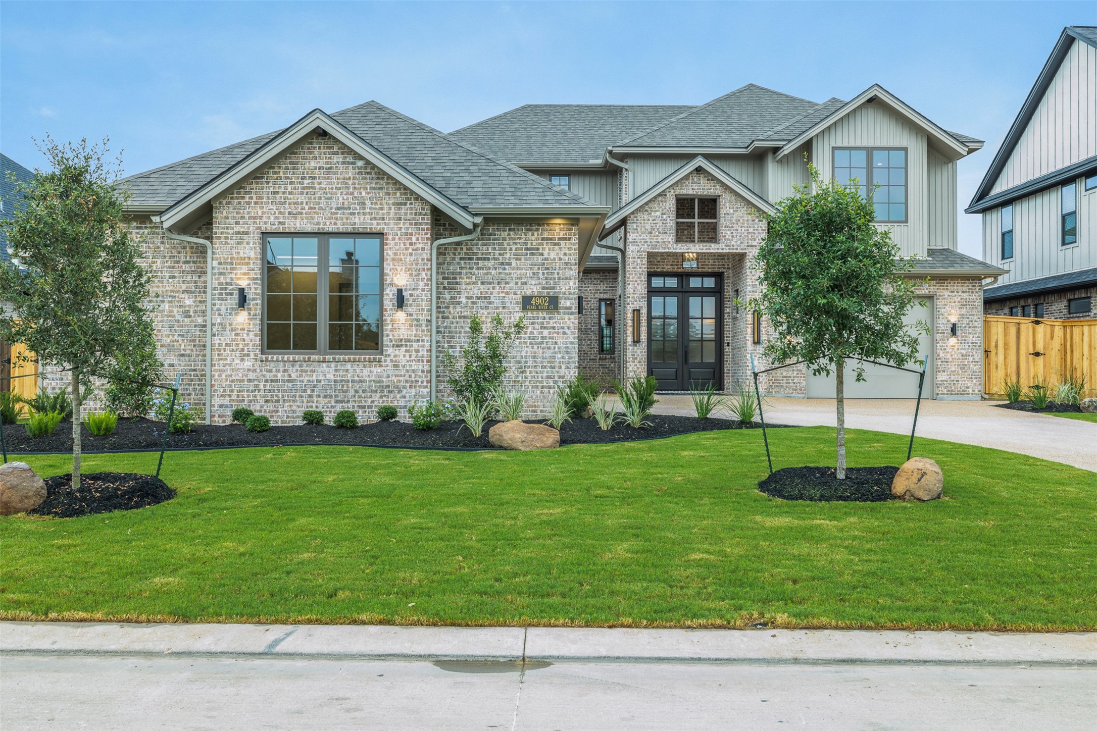4902 Pearl River Court Property Photo 2