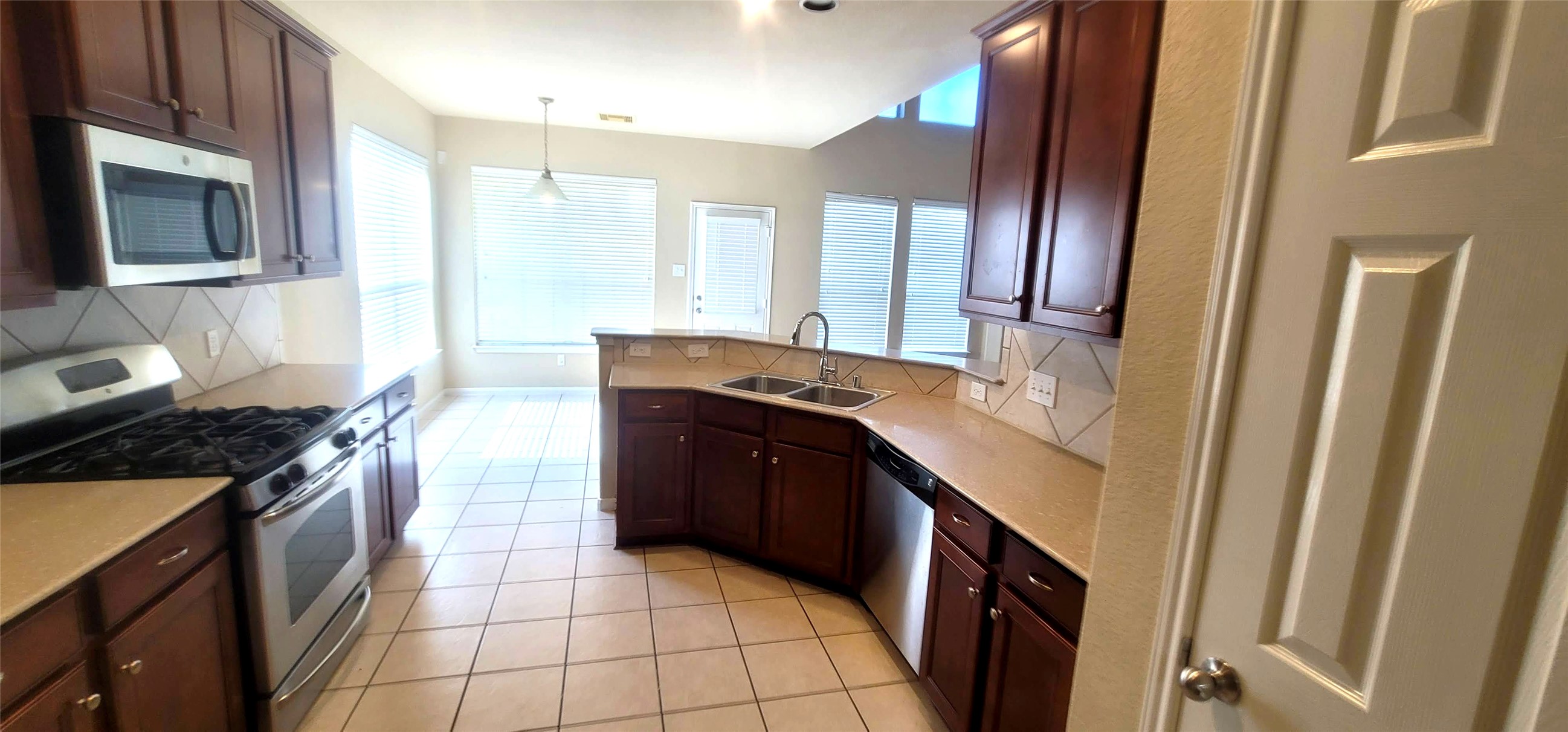 6023 Schaumburg Drive Property Photo 9