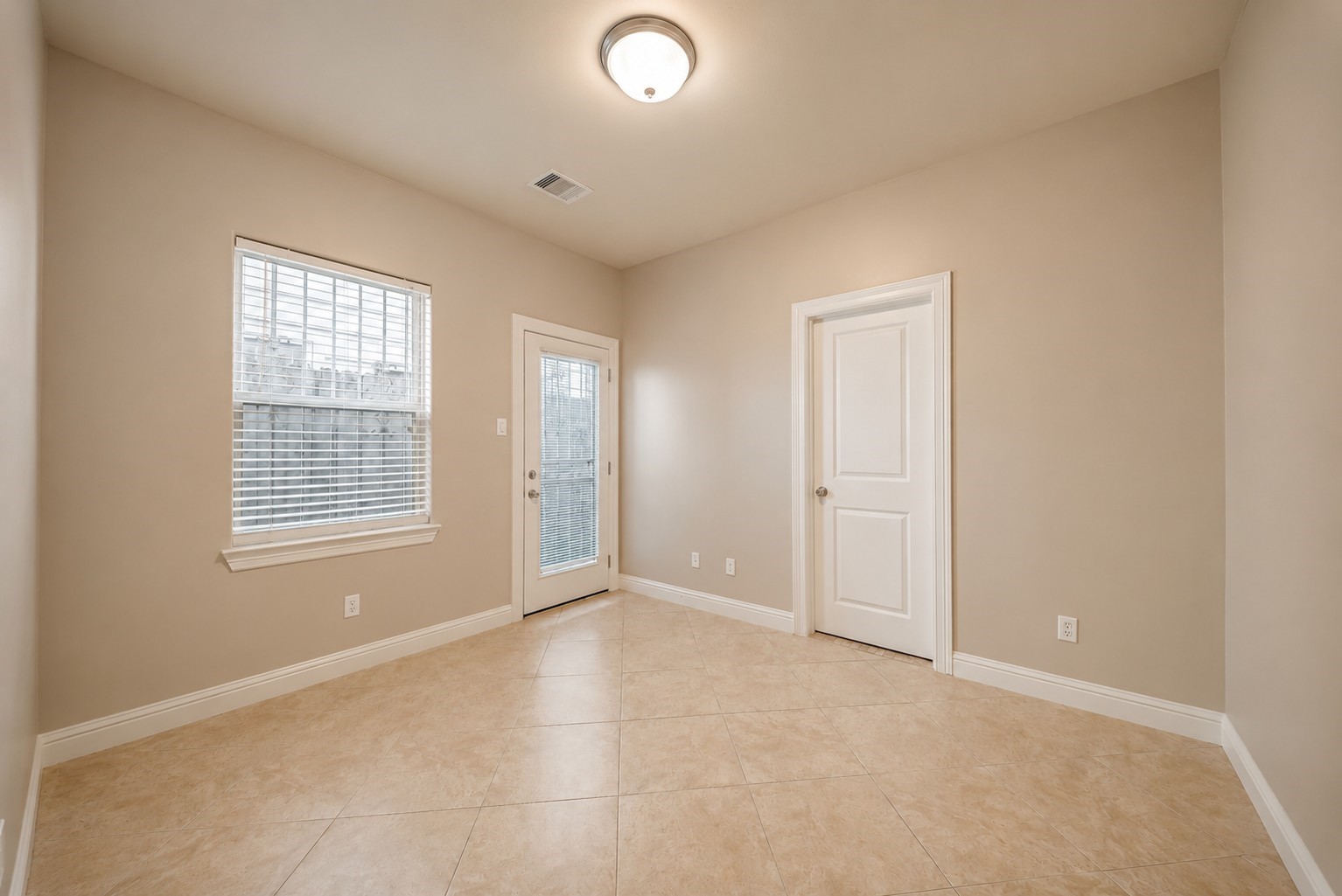 1616 Live Oak Street Property Photo 5