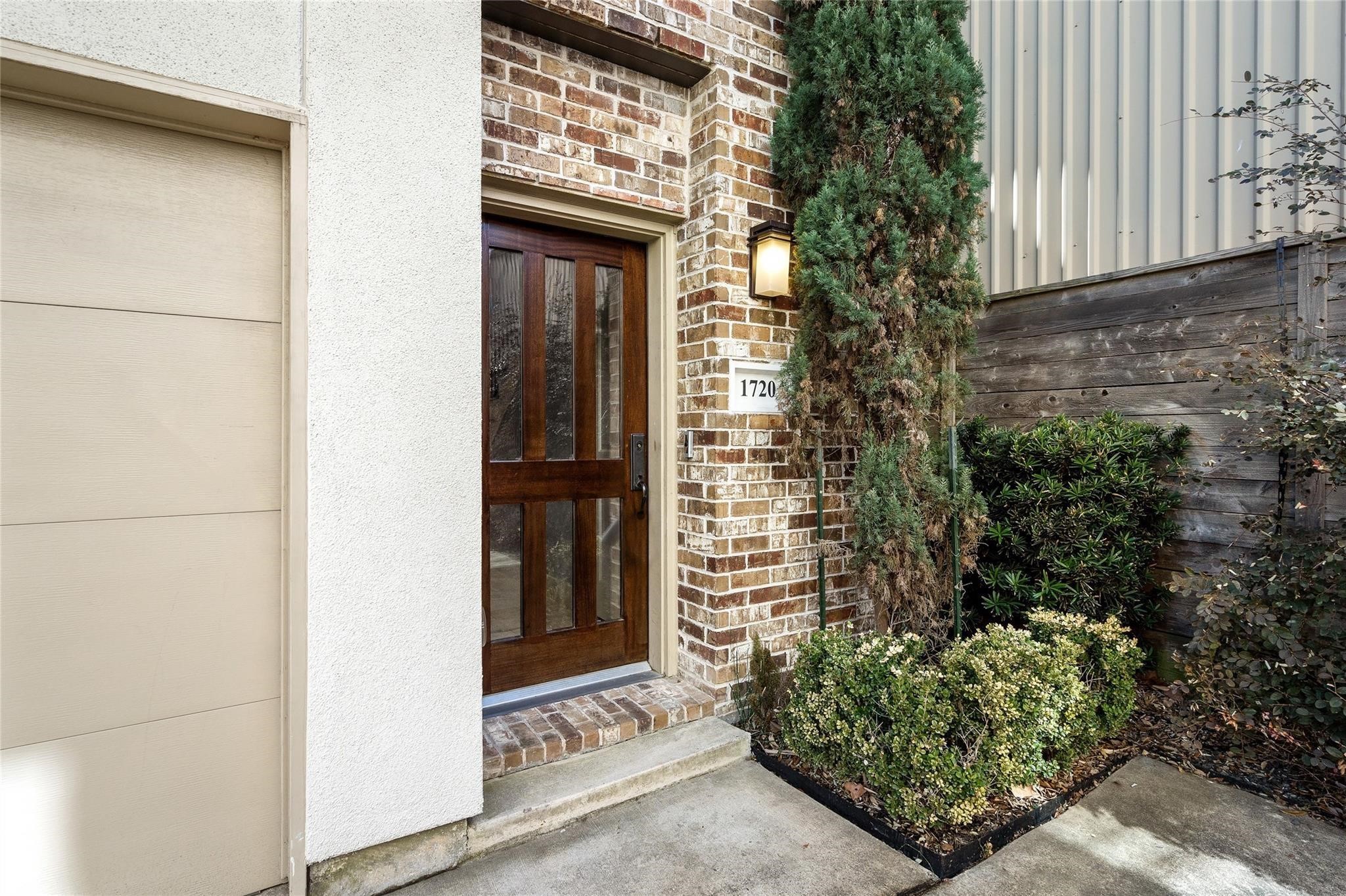 1720 Live Oak Street Property Photo 3