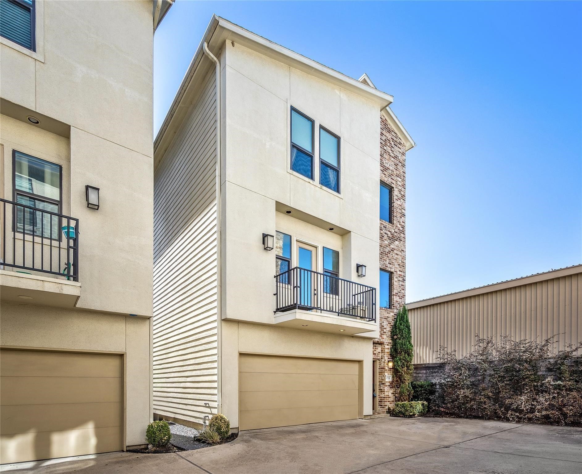 1720 Live Oak Street Property Photo 4